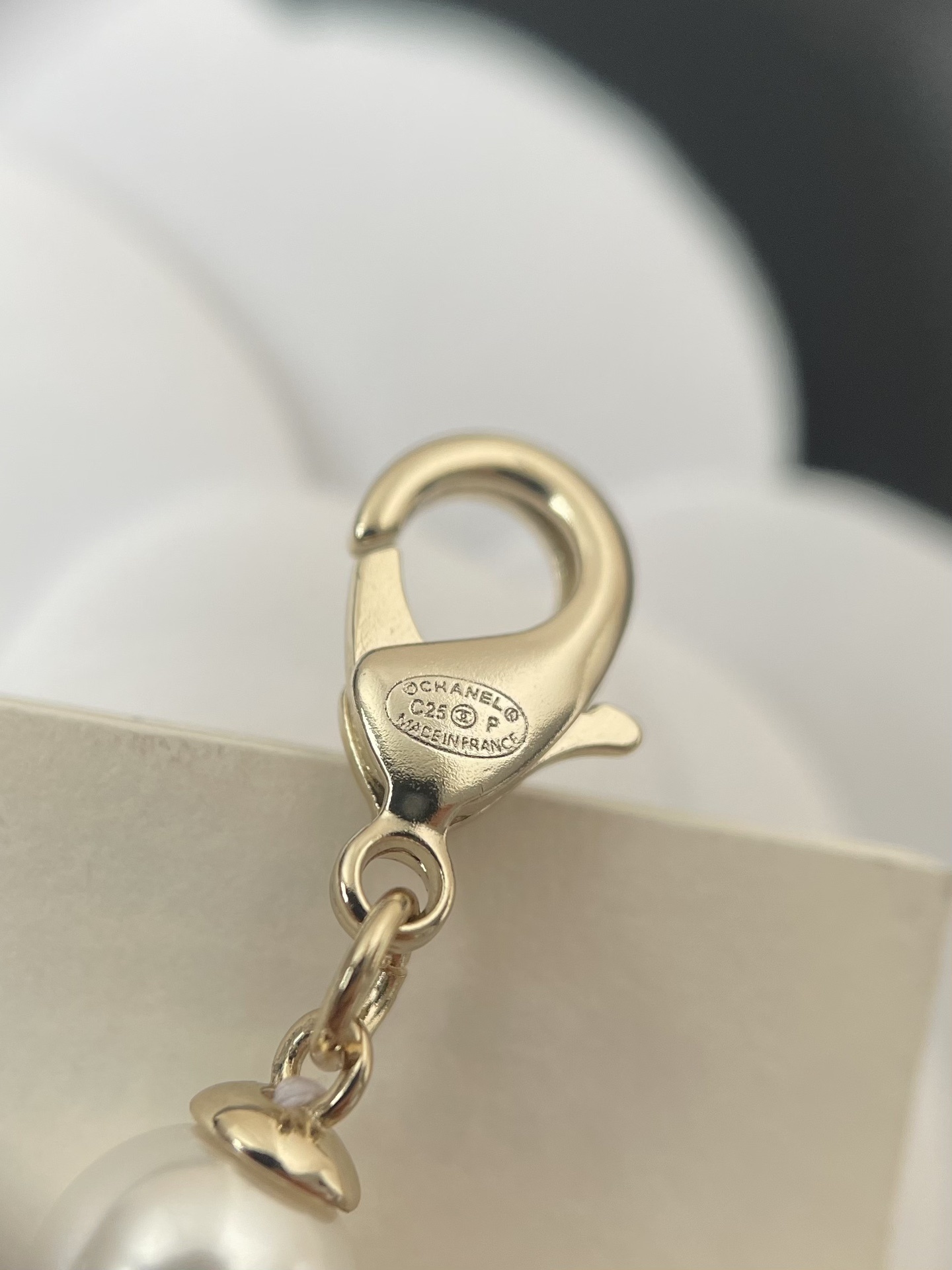 Chanel Pink CC Logo Long Pearl Necklace - 2025 SS Pre-Collection