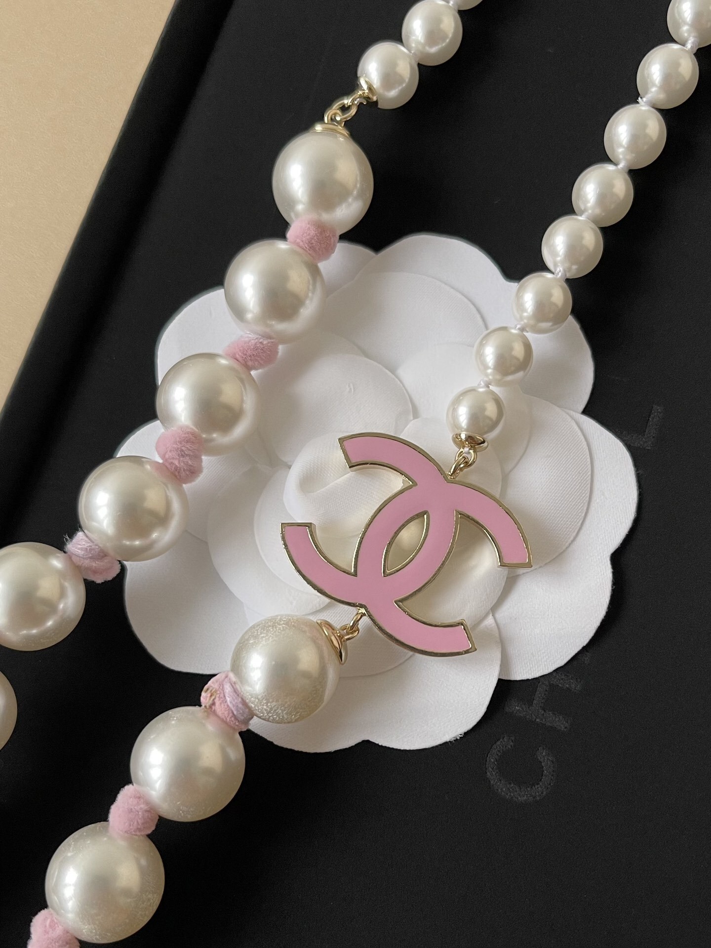 Chanel Pink CC Logo Long Pearl Necklace - 2025 SS Pre-Collection