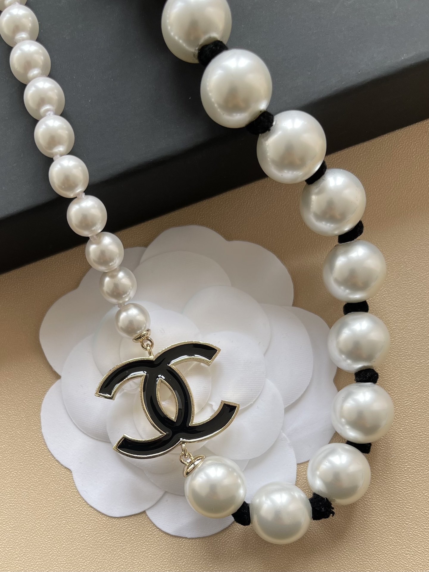 Elegant Pearl Choker with Black Enamel Logo - 2025 Spring Design