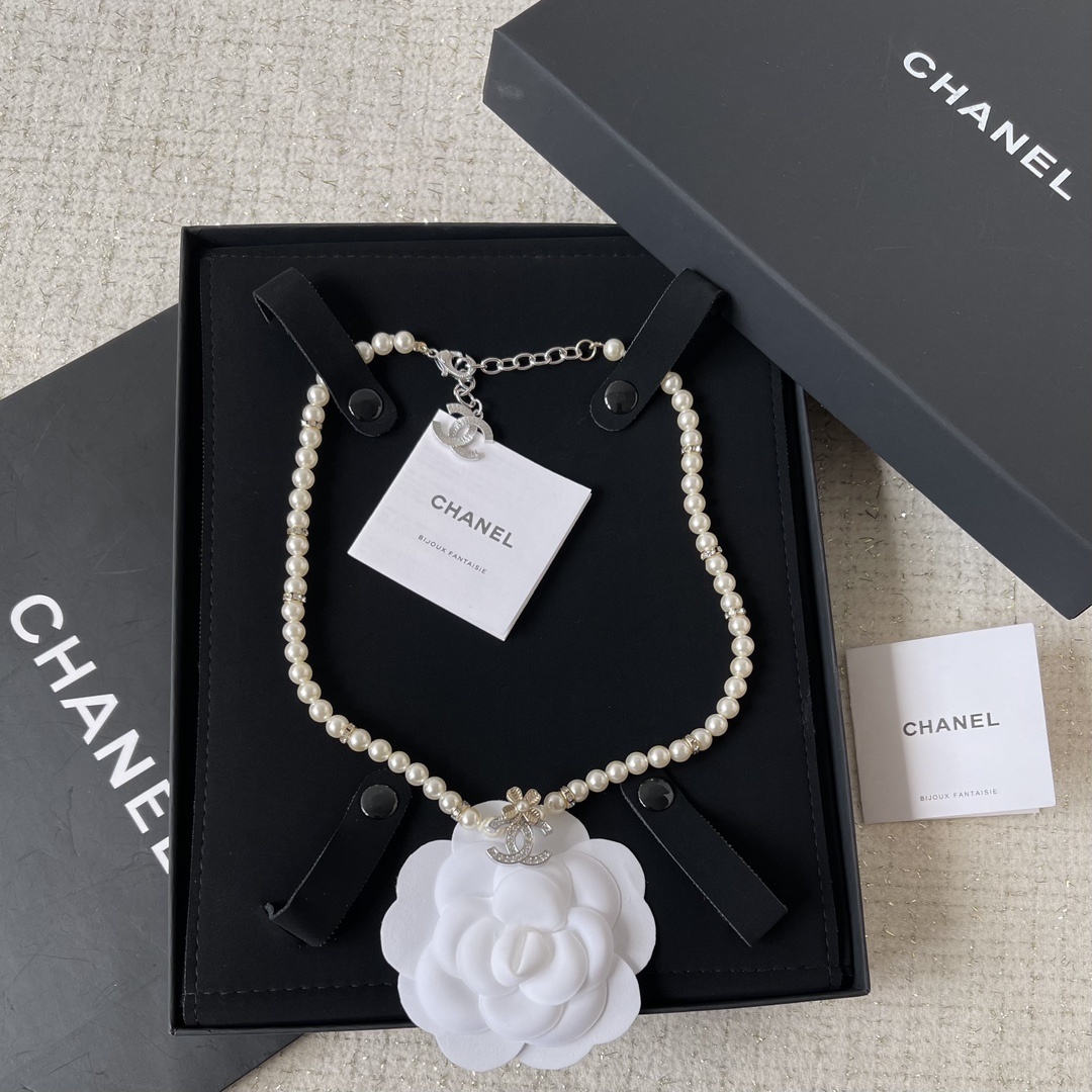 Luxury Pearl Necklace with Crystal CC Pendant - Elegant Jewelry Set