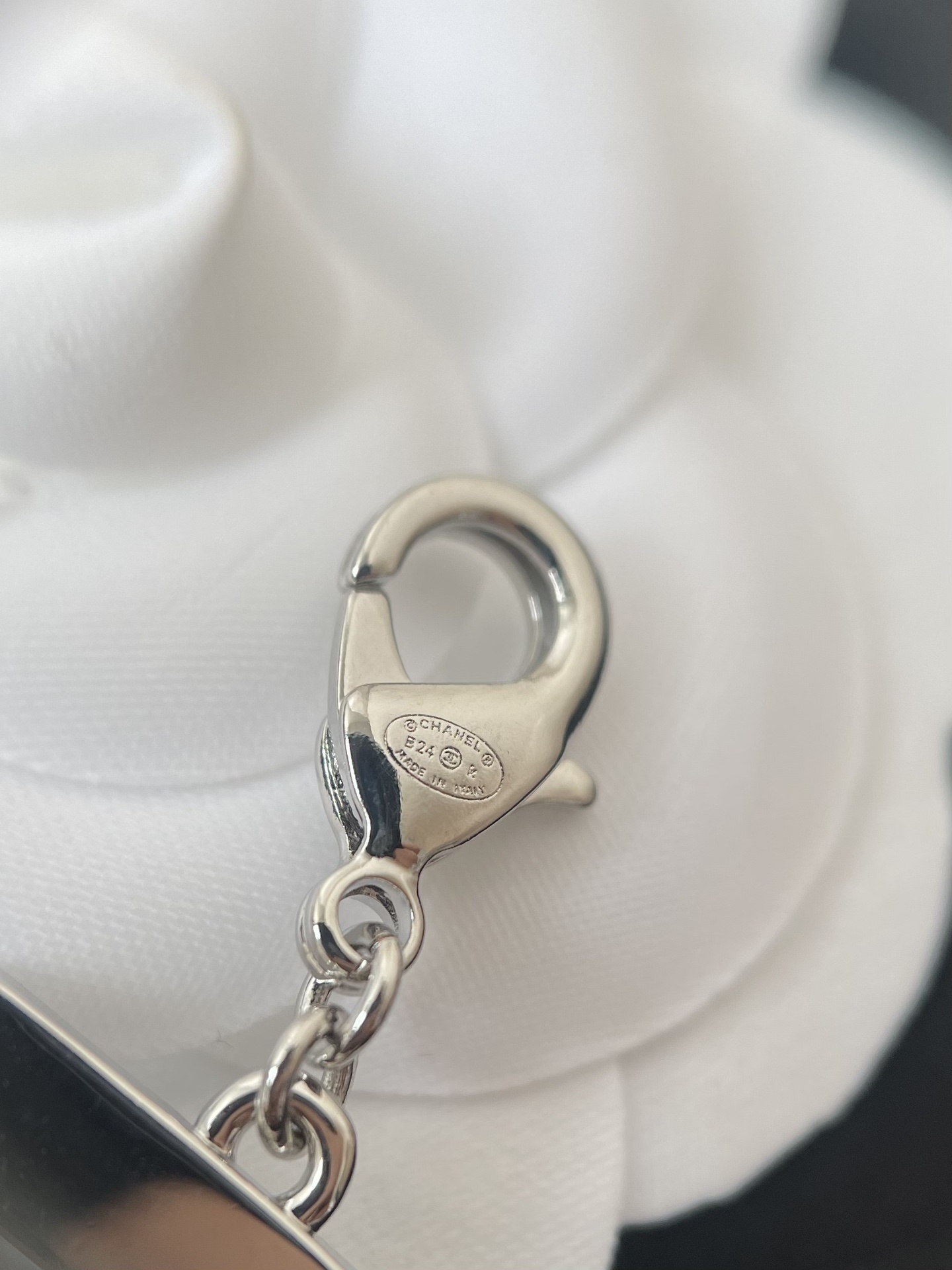 Elegant Chanel CC Logo Long Multi-Strand Pearl Necklace - Silver