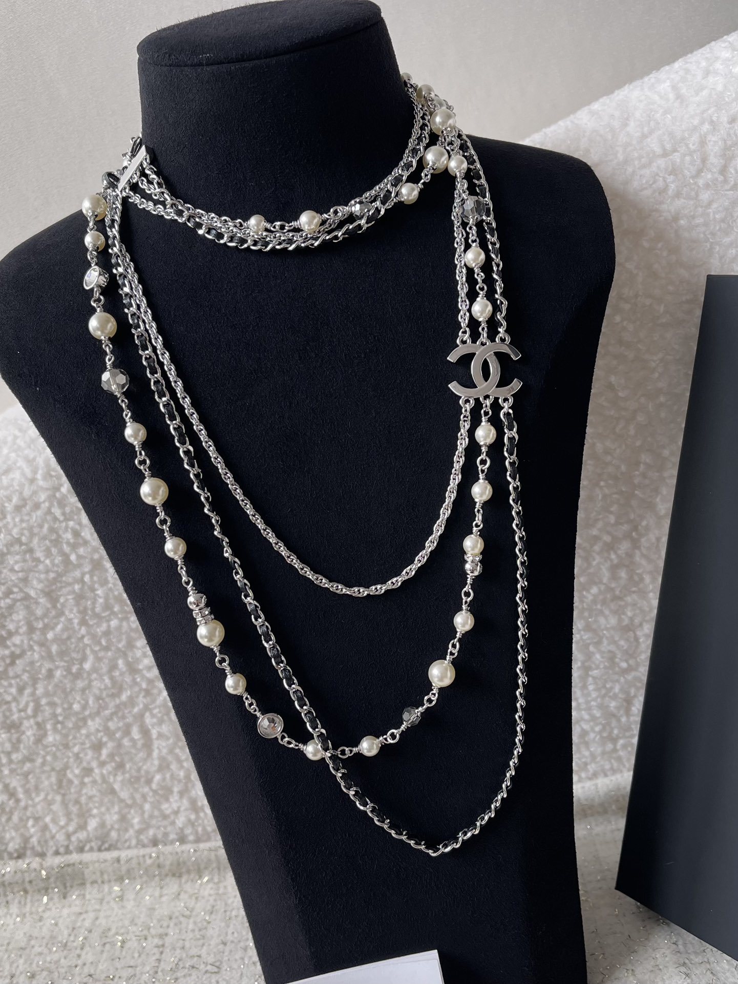 Elegant Chanel CC Logo Long Multi-Strand Pearl Necklace - Silver