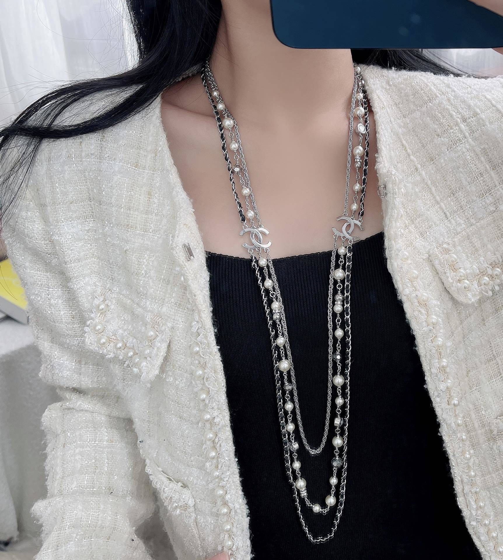 Elegant Chanel CC Logo Long Multi-Strand Pearl Necklace - Silver