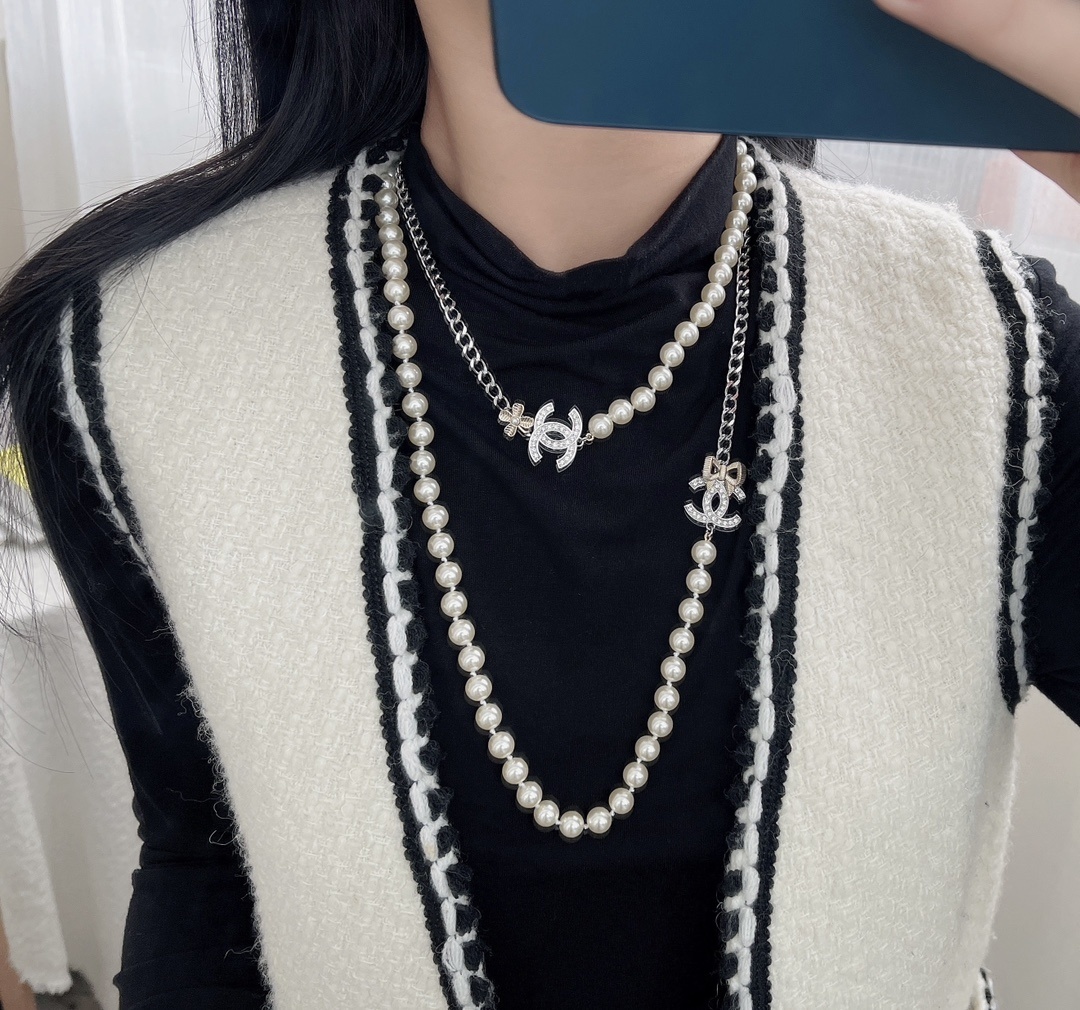 Luxury CC Logo Long Pearl Necklace with Crystals and Bows – Silver