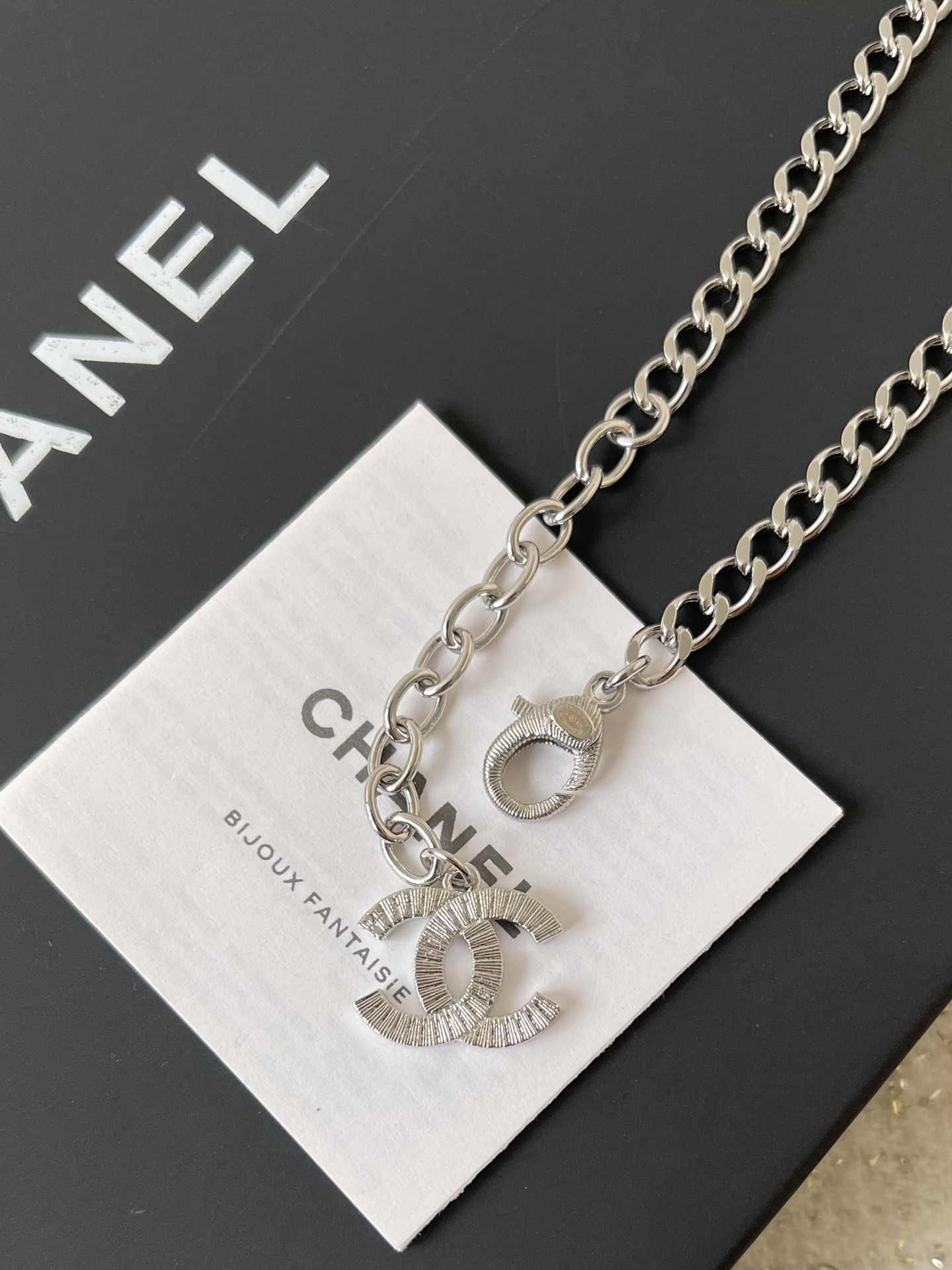 Luxury CC Logo Pearl Necklace with Crystal Bow and Flower Charms