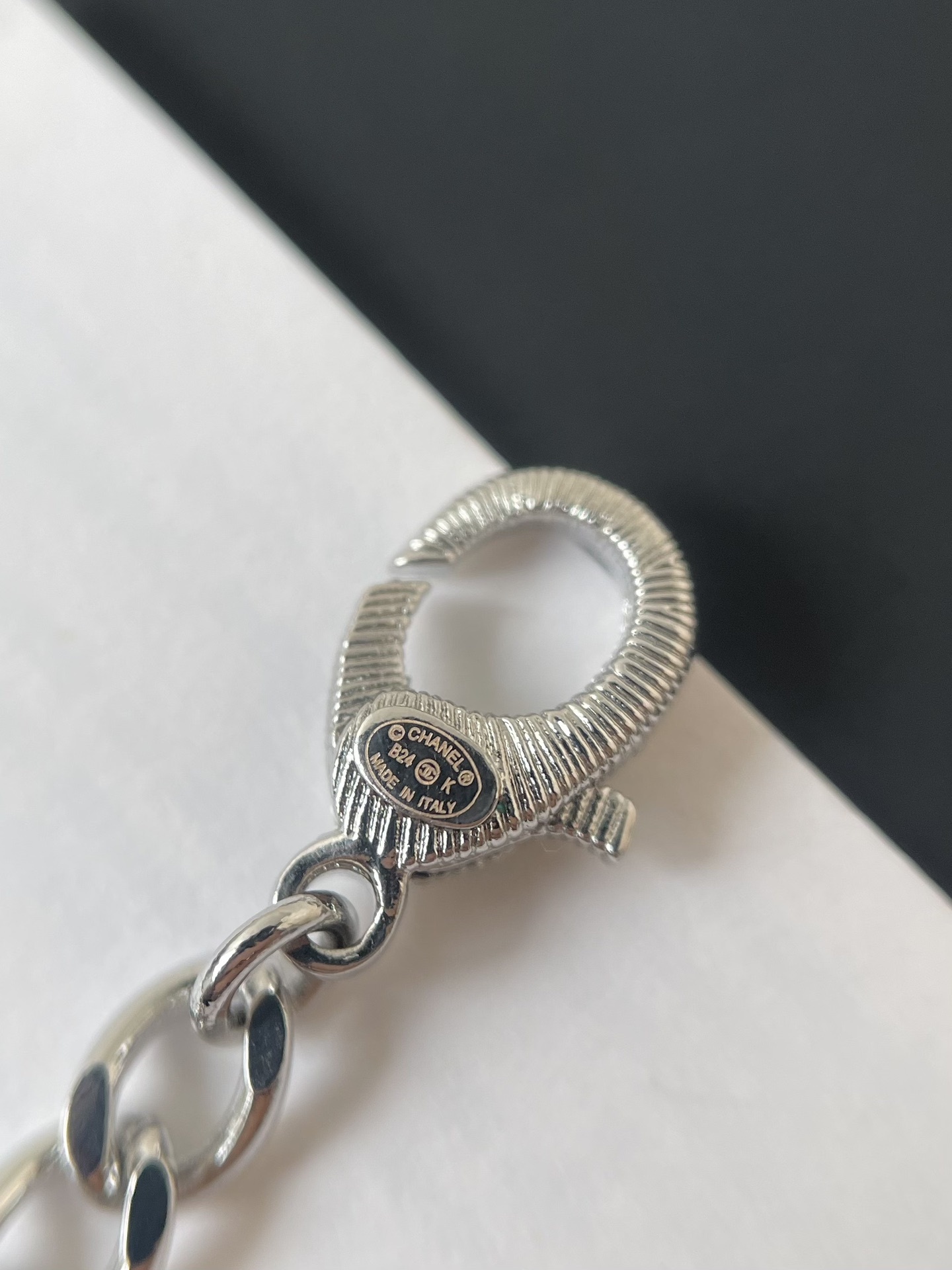 Luxury CC Logo Pearl Necklace with Crystal Bow and Flower Charms