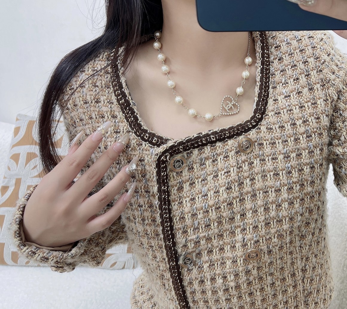 Luxury Heart Pearl Necklace with Crystal CC Logo Elegant Jewelry