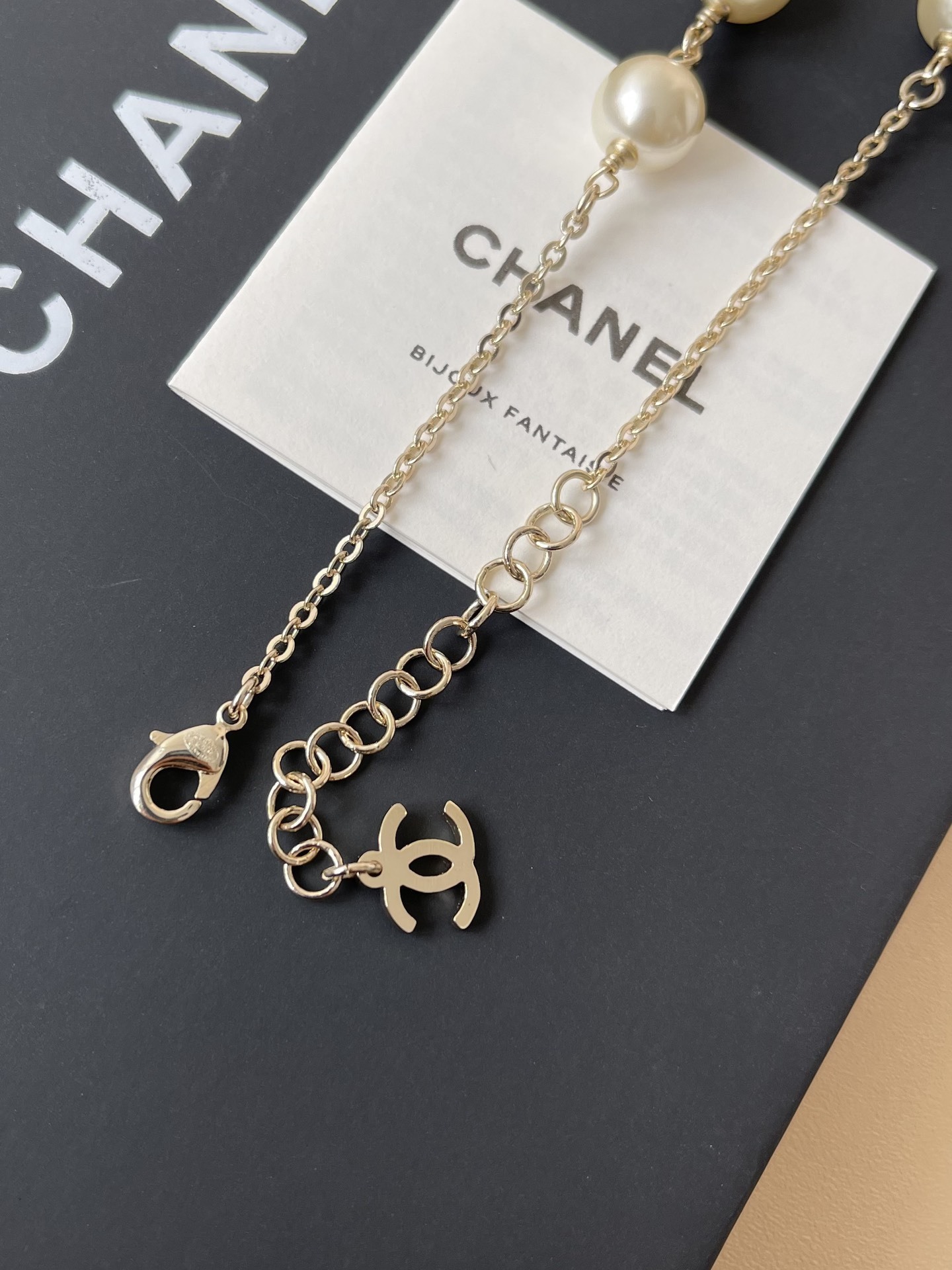 Luxury Heart Pearl Necklace with Crystal CC Logo Elegant Jewelry