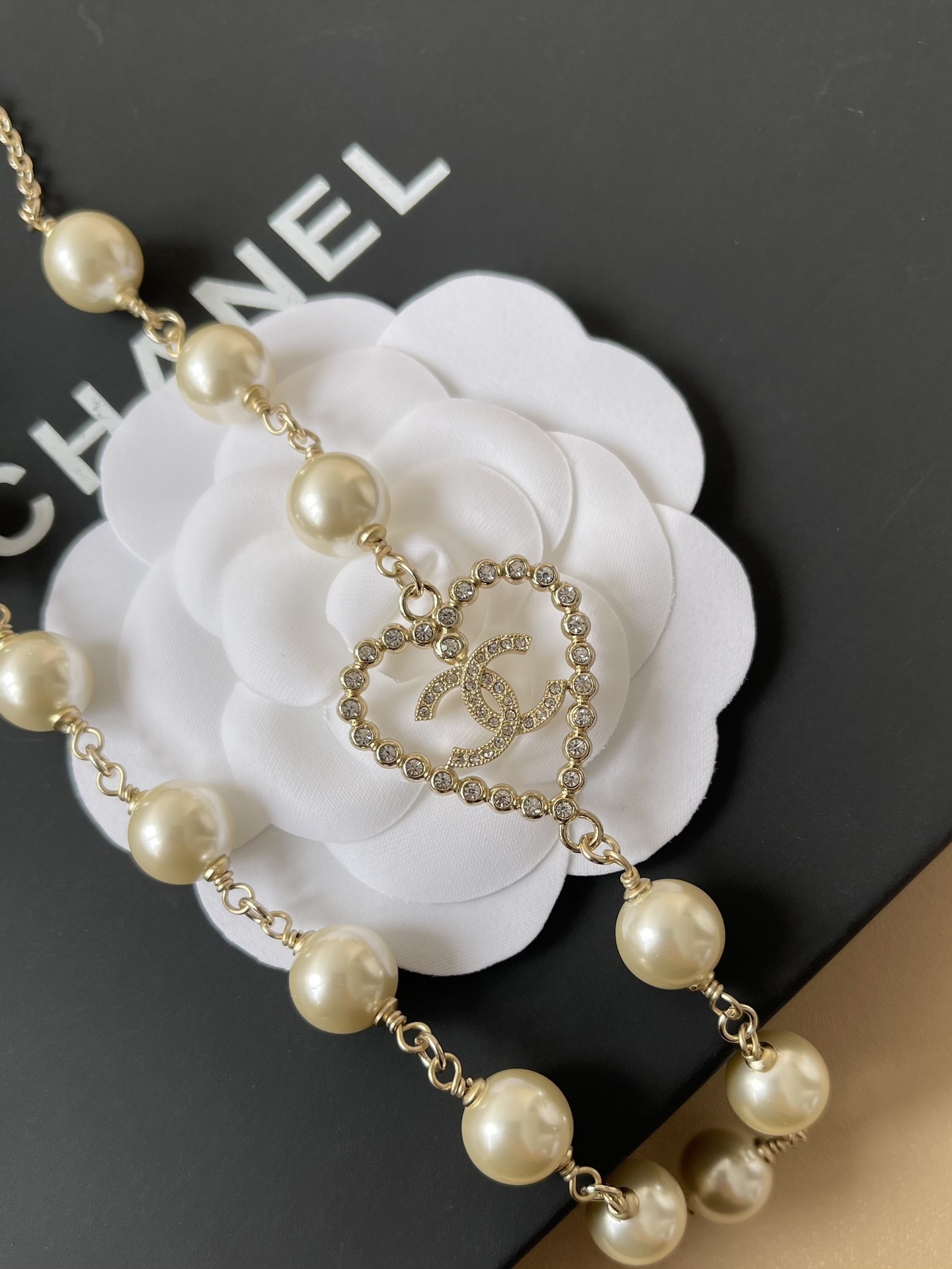 Luxury Heart Pearl Necklace with Crystal CC Logo Elegant Jewelry