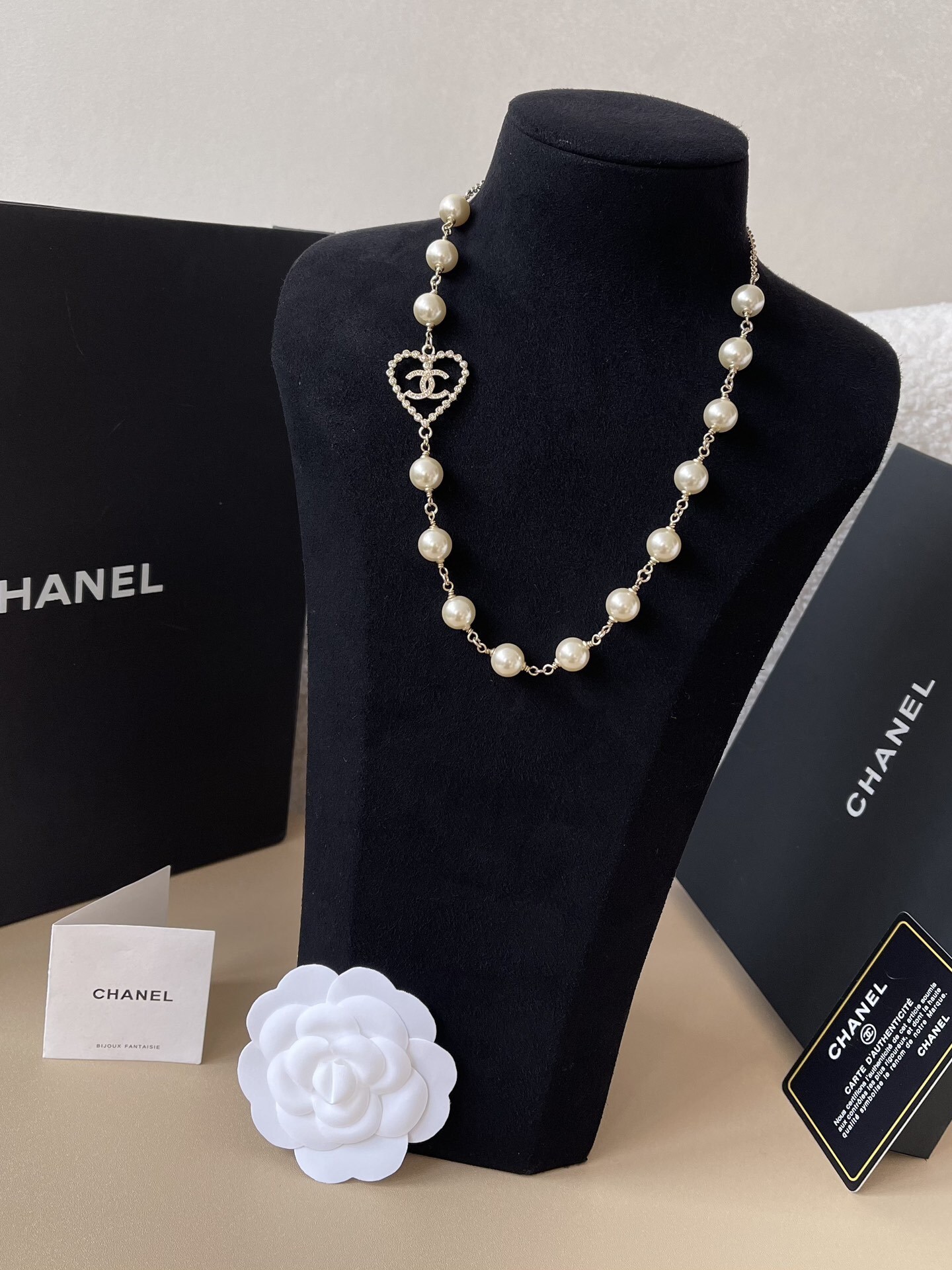 Luxury Heart Pearl Necklace with Crystal CC Logo Elegant Jewelry