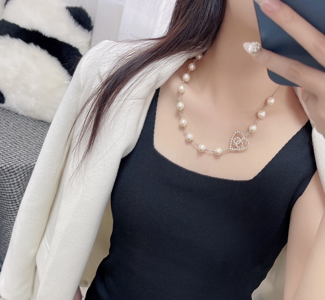 Luxury Heart Pearl Necklace with Crystal CC Logo Elegant Jewelry