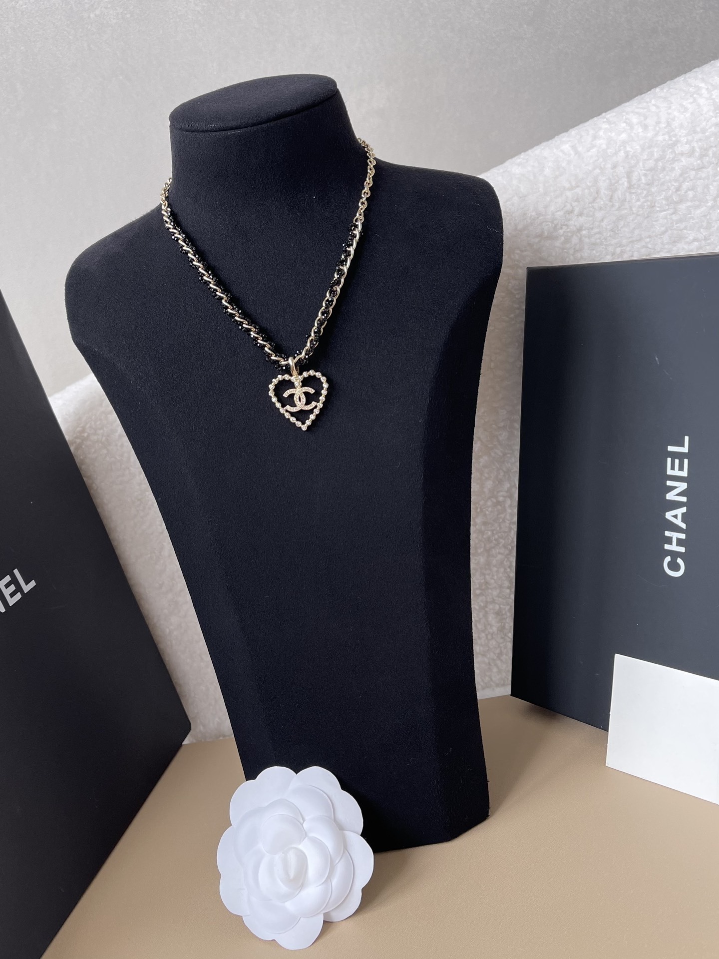 Elegant Crystal Heart Pendant Necklace & Earrings Luxury Jewelry Set