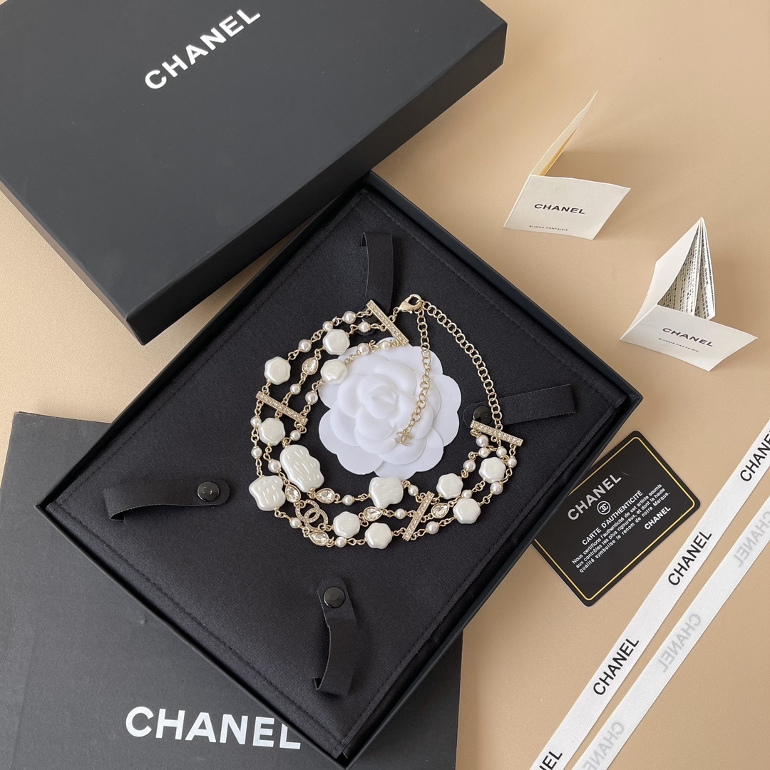 Chanel 2024/25 Métiers d'art Pearl & Crystal CC Choker Necklace