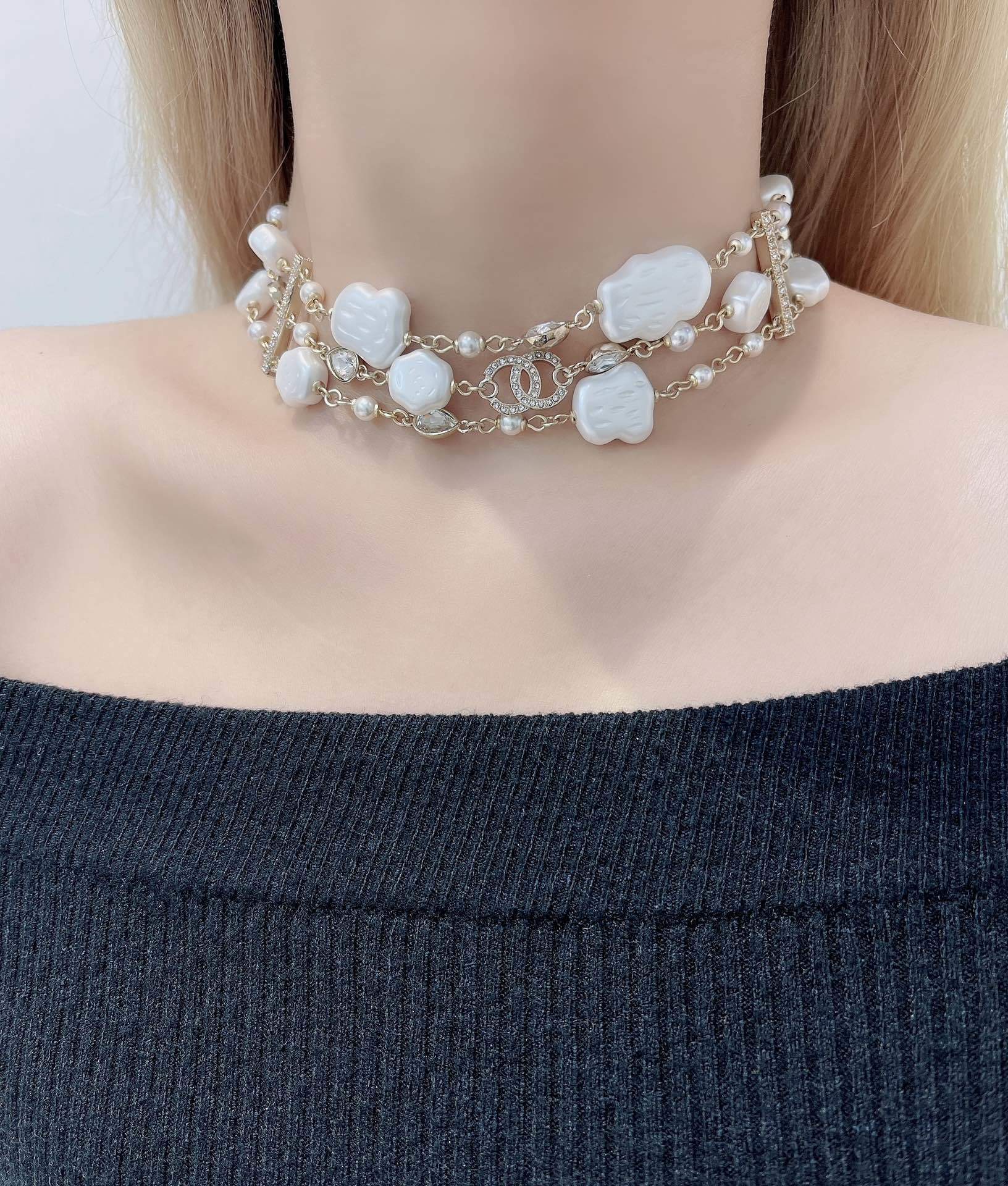Chanel 2024/25 Métiers d'art Pearl & Crystal CC Choker Necklace