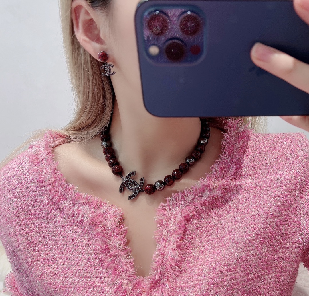 Chanel 2024/25 Métiers d'Art Red Glass Bead & Ruthenium CC Necklace