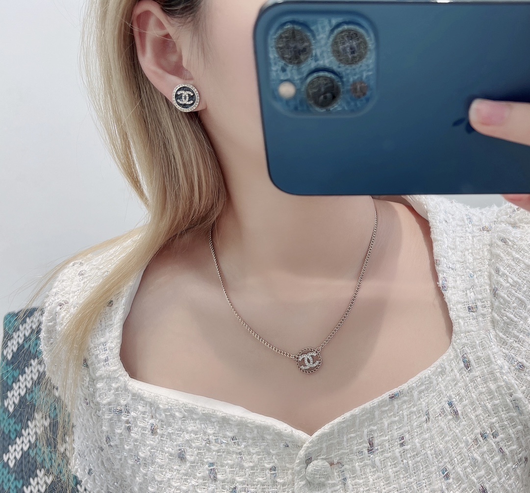 Luxury Chanel CC Logo Crystal Necklace & Earring Set