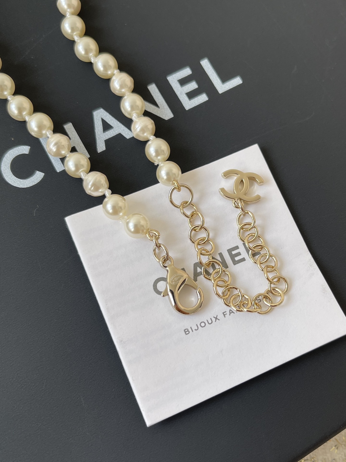 Luxury Elegant Pearl Star Pendant Necklace with Crystal Accents