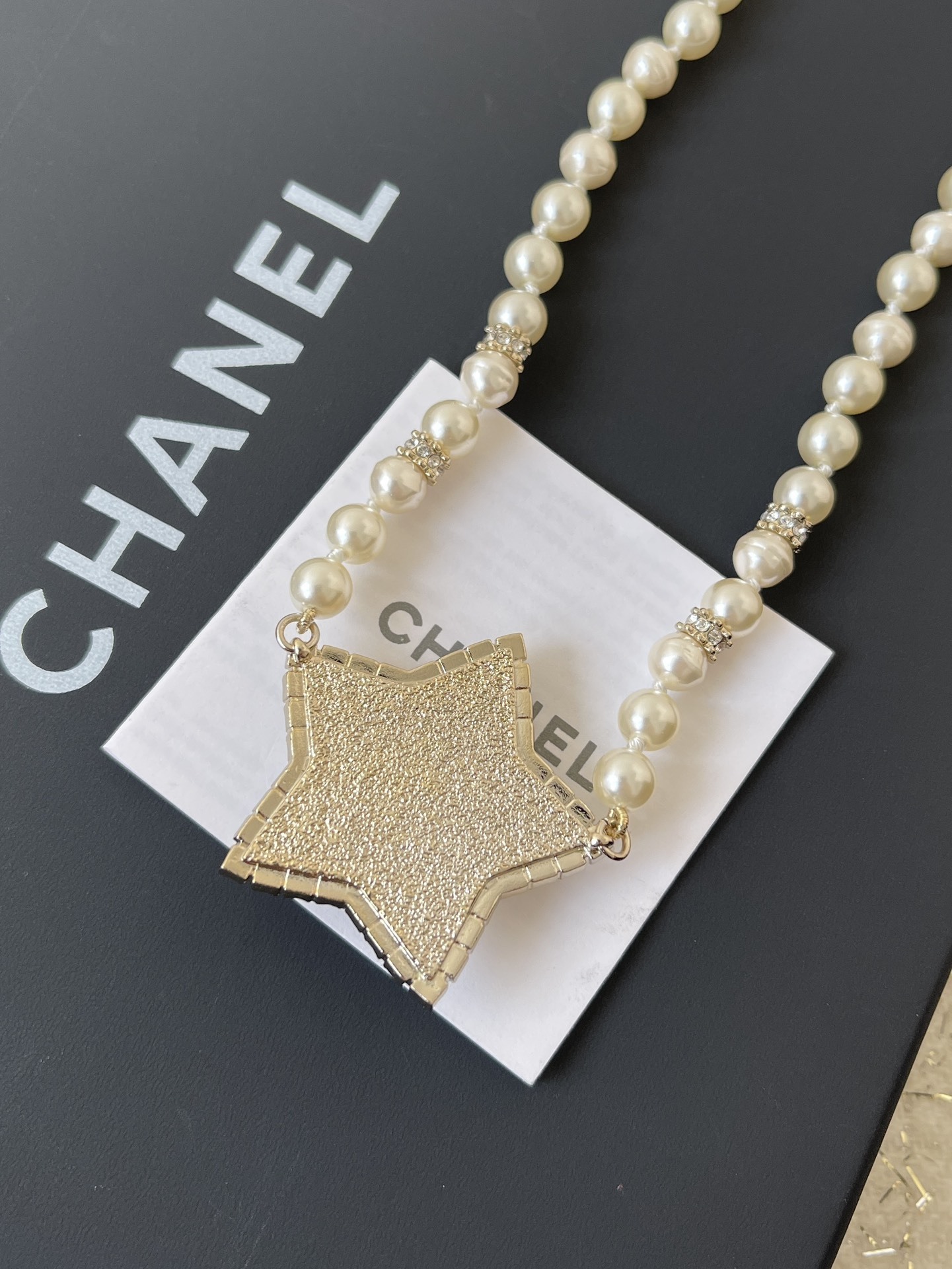 Luxury Elegant Pearl Star Pendant Necklace with Crystal Accents