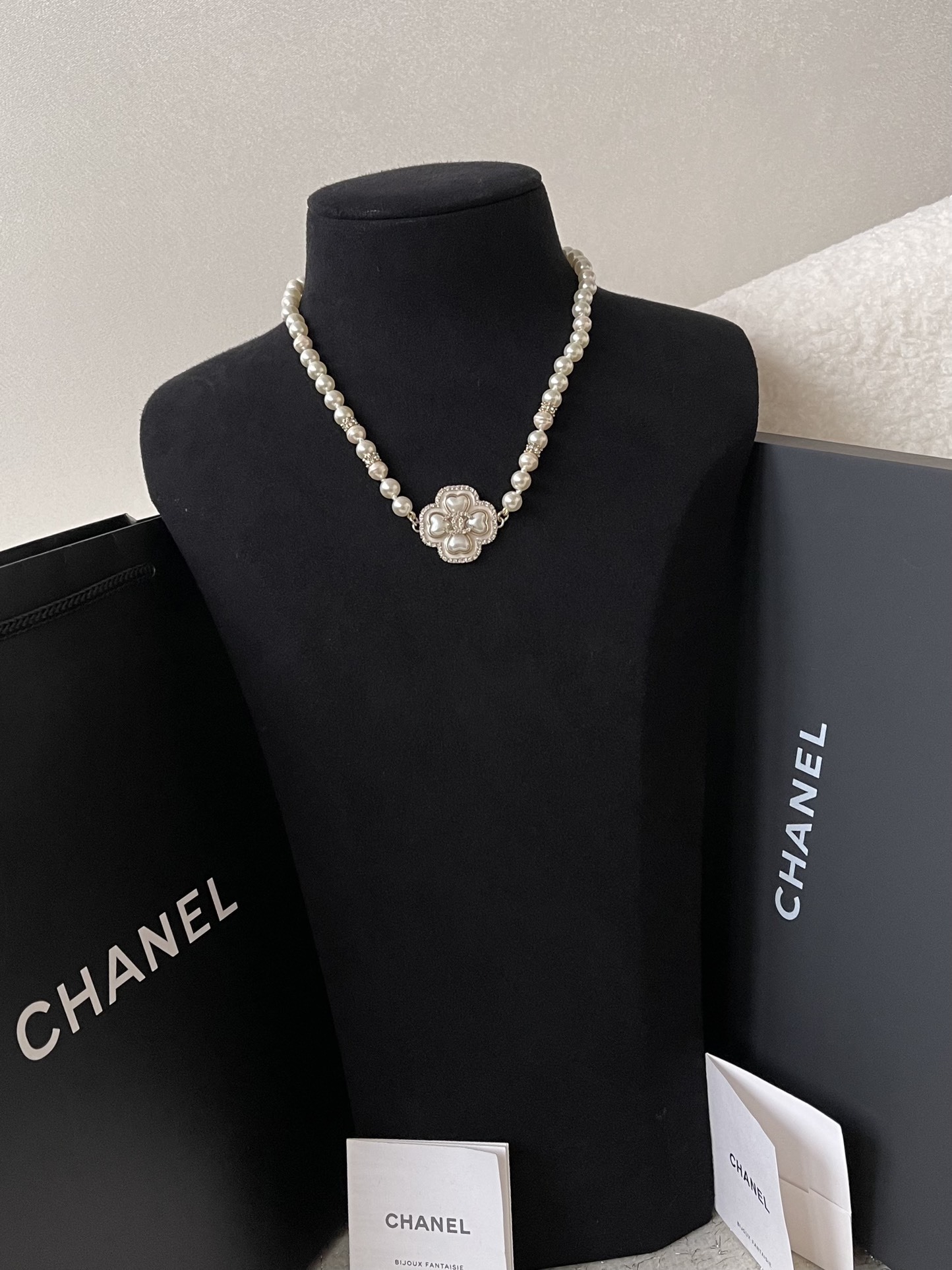 Luxury Chanel Pearl Necklace with Crystal Clover Flower Pendant