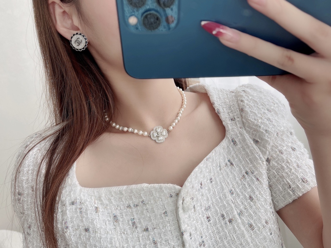 Luxury Chanel Pearl Necklace with Crystal Clover Flower Pendant