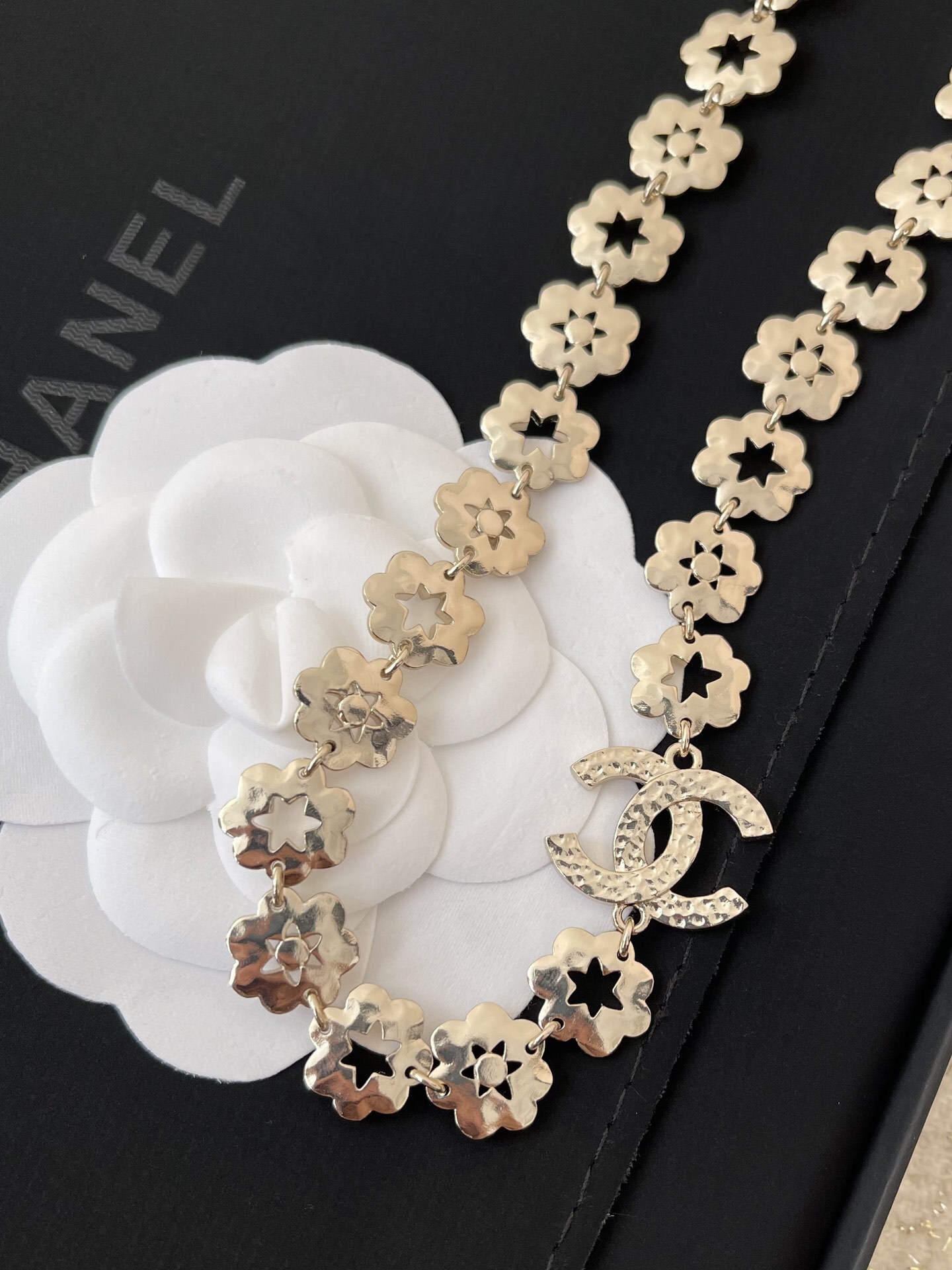 Luxury Floral Gold-Tone Choker Necklace with Sparkling CC Logo