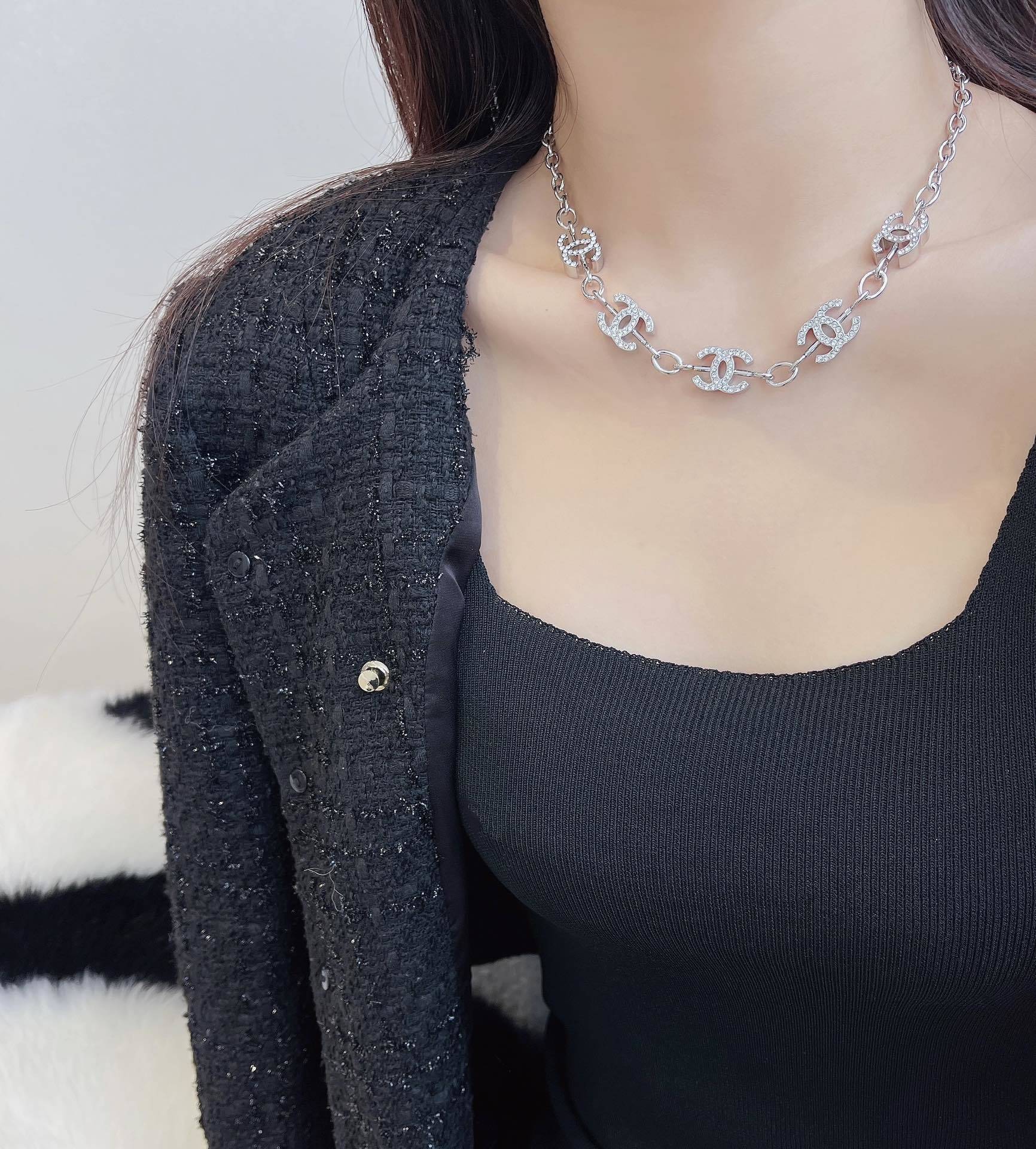 Luxury Silver CC Logo Crystal Choker Necklace for Women