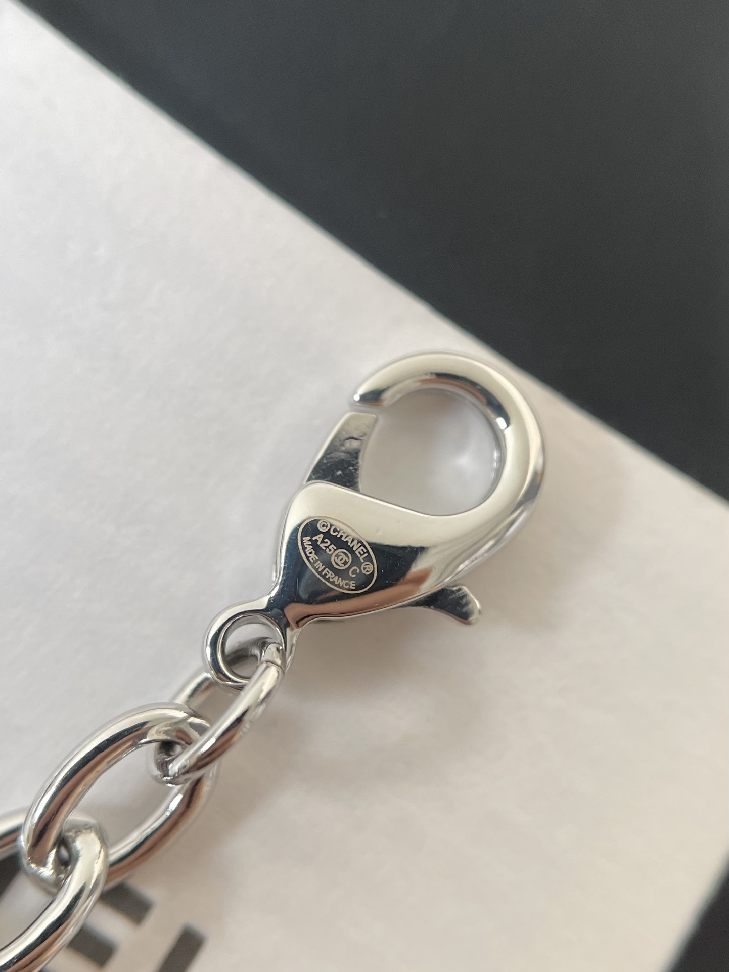 Luxury Silver CC Logo Crystal Choker Necklace for Women