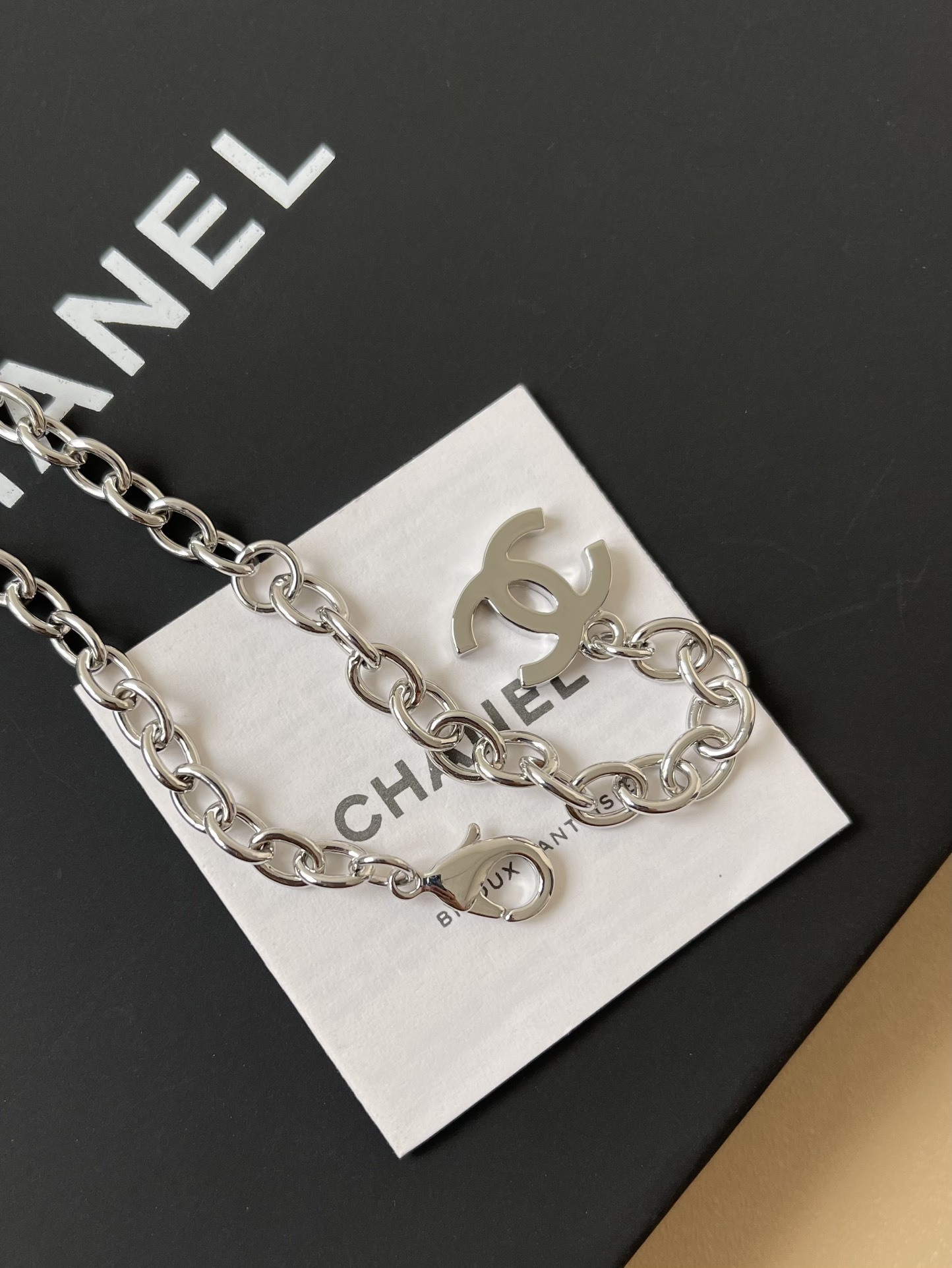 Luxury Silver CC Logo Crystal Choker Necklace for Women