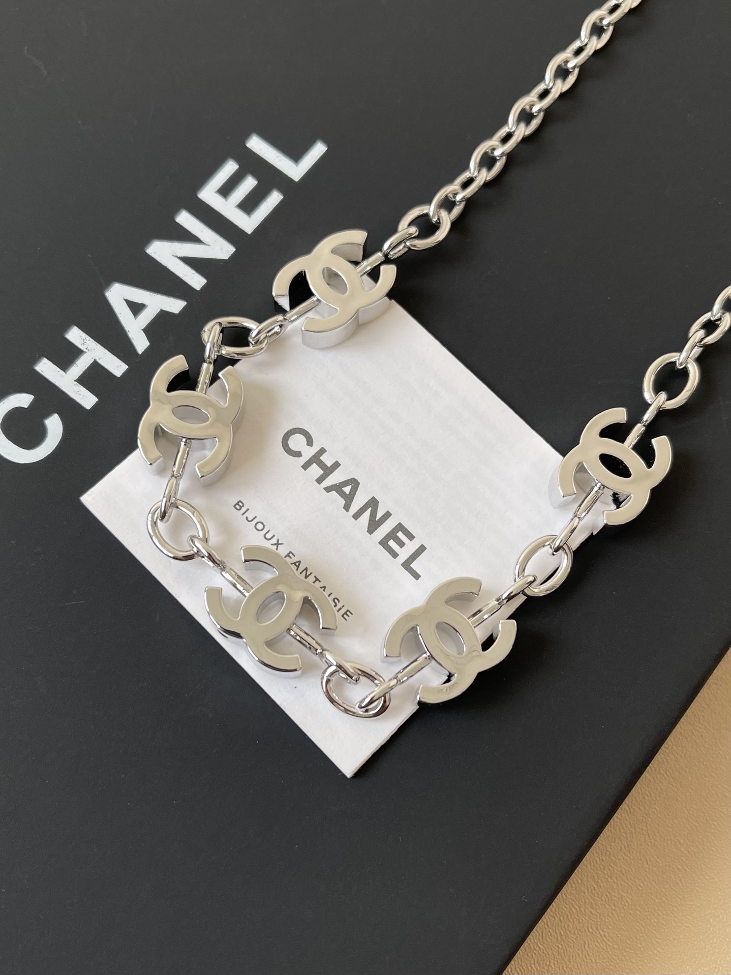 Luxury Silver CC Logo Crystal Choker Necklace for Women