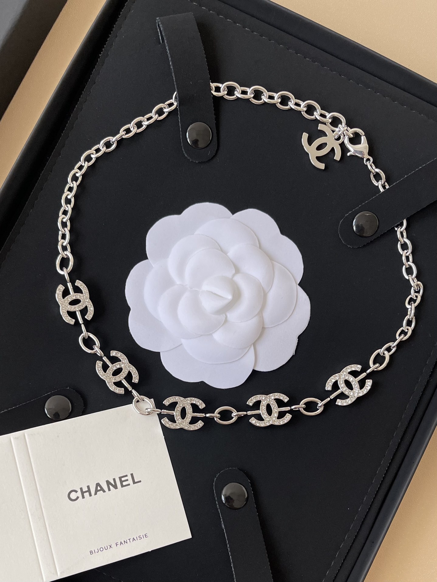 Luxury Silver CC Logo Crystal Choker Necklace for Women