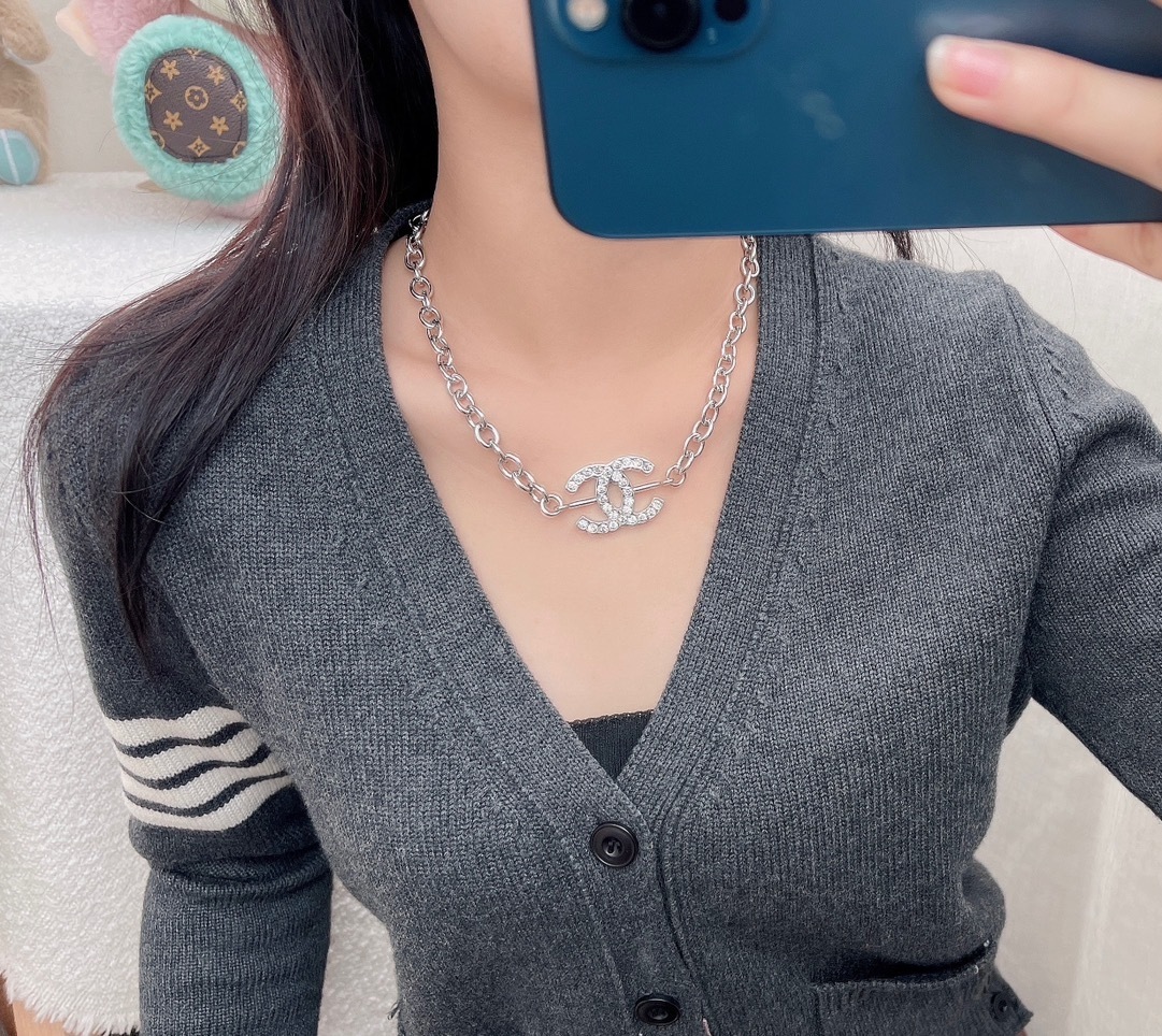 Chanel Cruise 2024/25 Silver Metal & Crystal CC Logo Chain Necklace