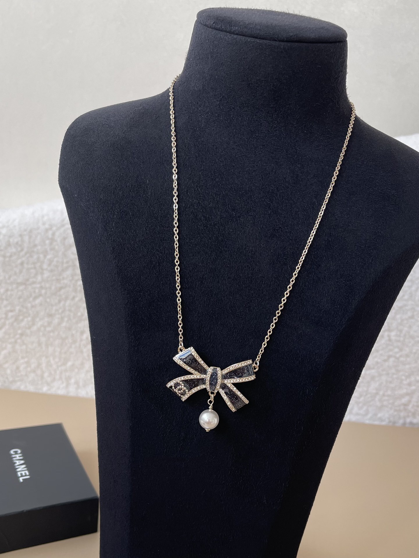 Luxury Bow Pearl Necklace with Crystal CC Logo & Elegant Packaging