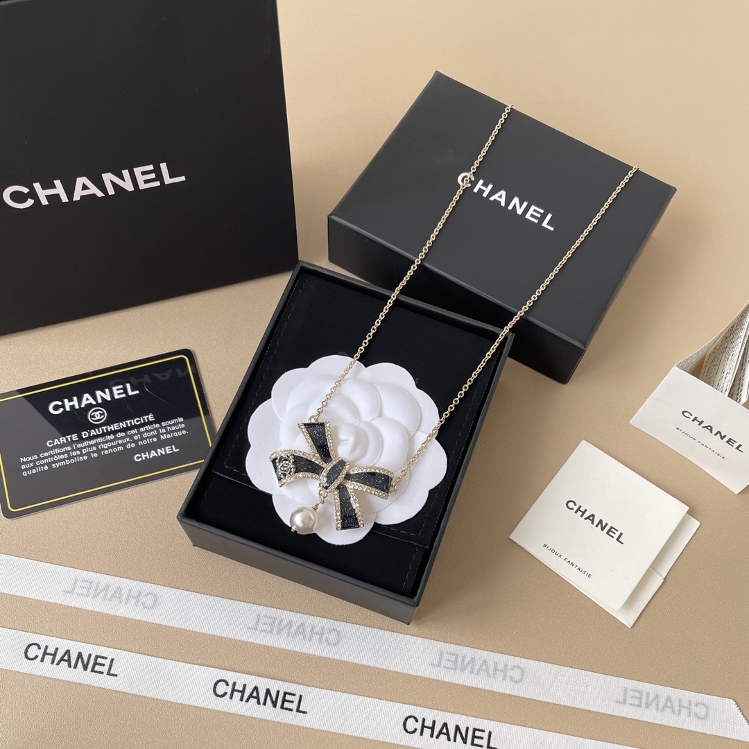 Luxury Bow Pearl Necklace with Crystal CC Logo & Elegant Packaging