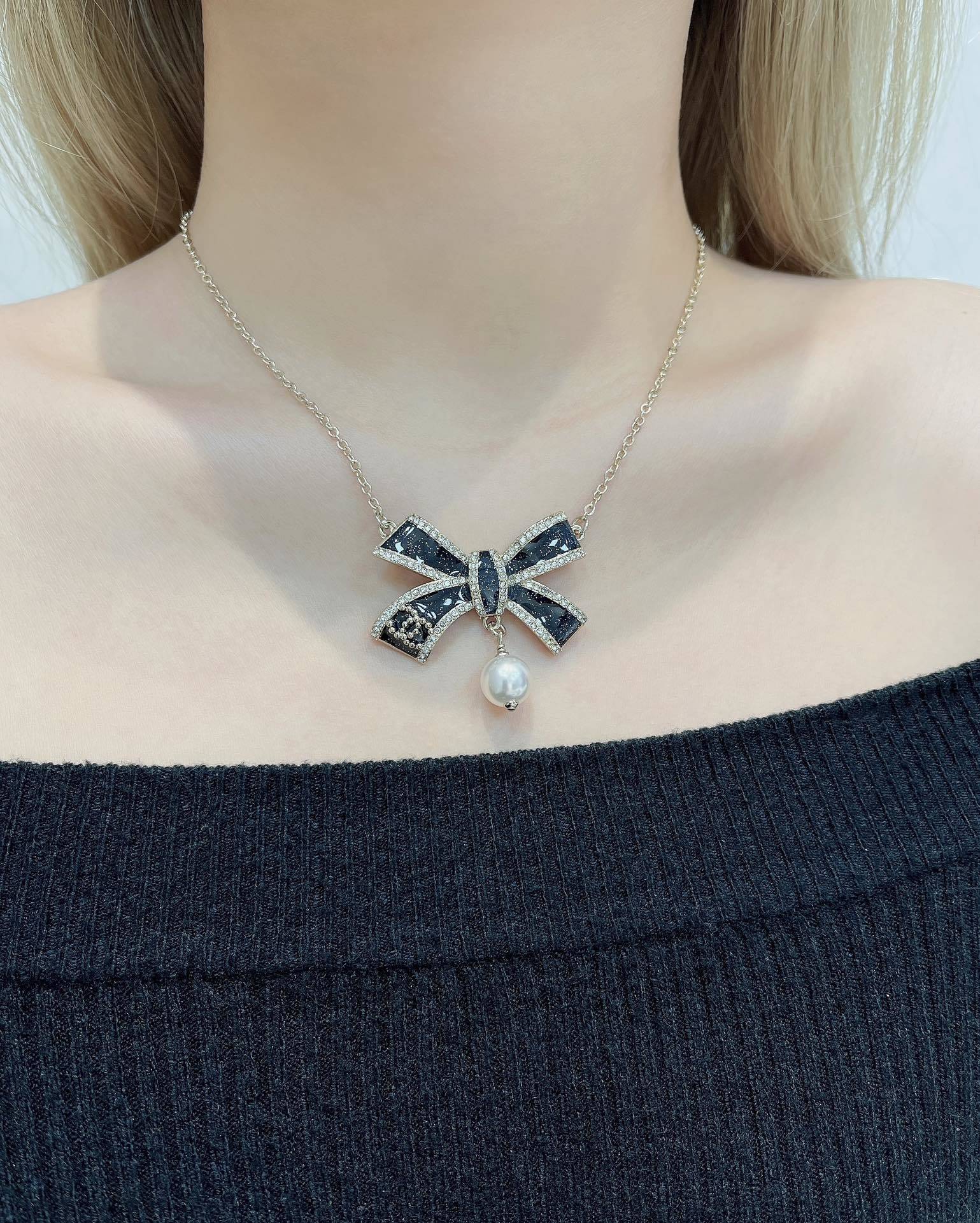 Luxury Bow Pearl Necklace with Crystal CC Logo & Elegant Packaging