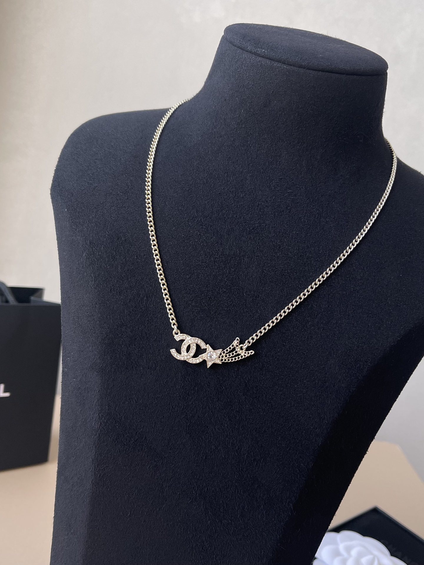 Luxury Crystal CC Logo Shooting Star Necklace for Women