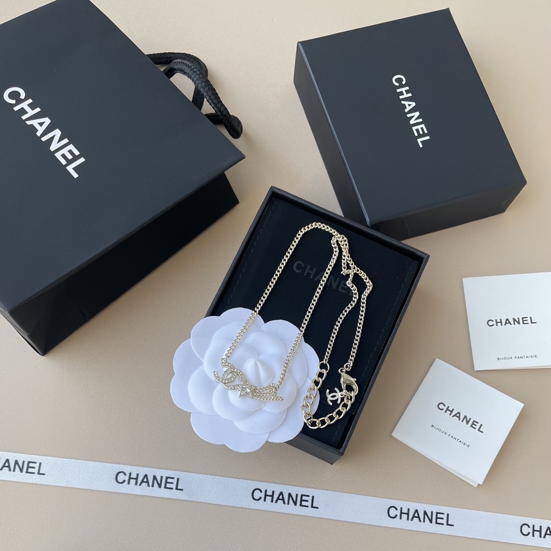 Luxury Crystal CC Logo Shooting Star Necklace for Women