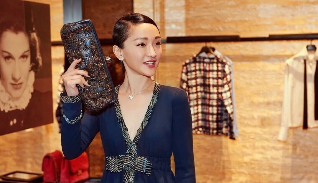 Chanel Comète Star Pendant Necklace - Sparkling Crystal Silver Tone