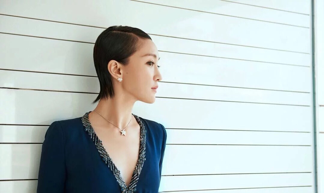 Chanel Comète Star Pendant Necklace - Sparkling Crystal Silver Tone