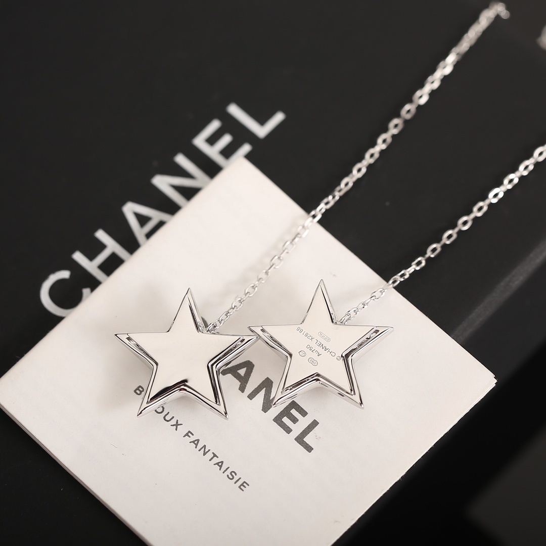 Elegant Star Pendant Double Layered Necklace with Sparkling Crystals