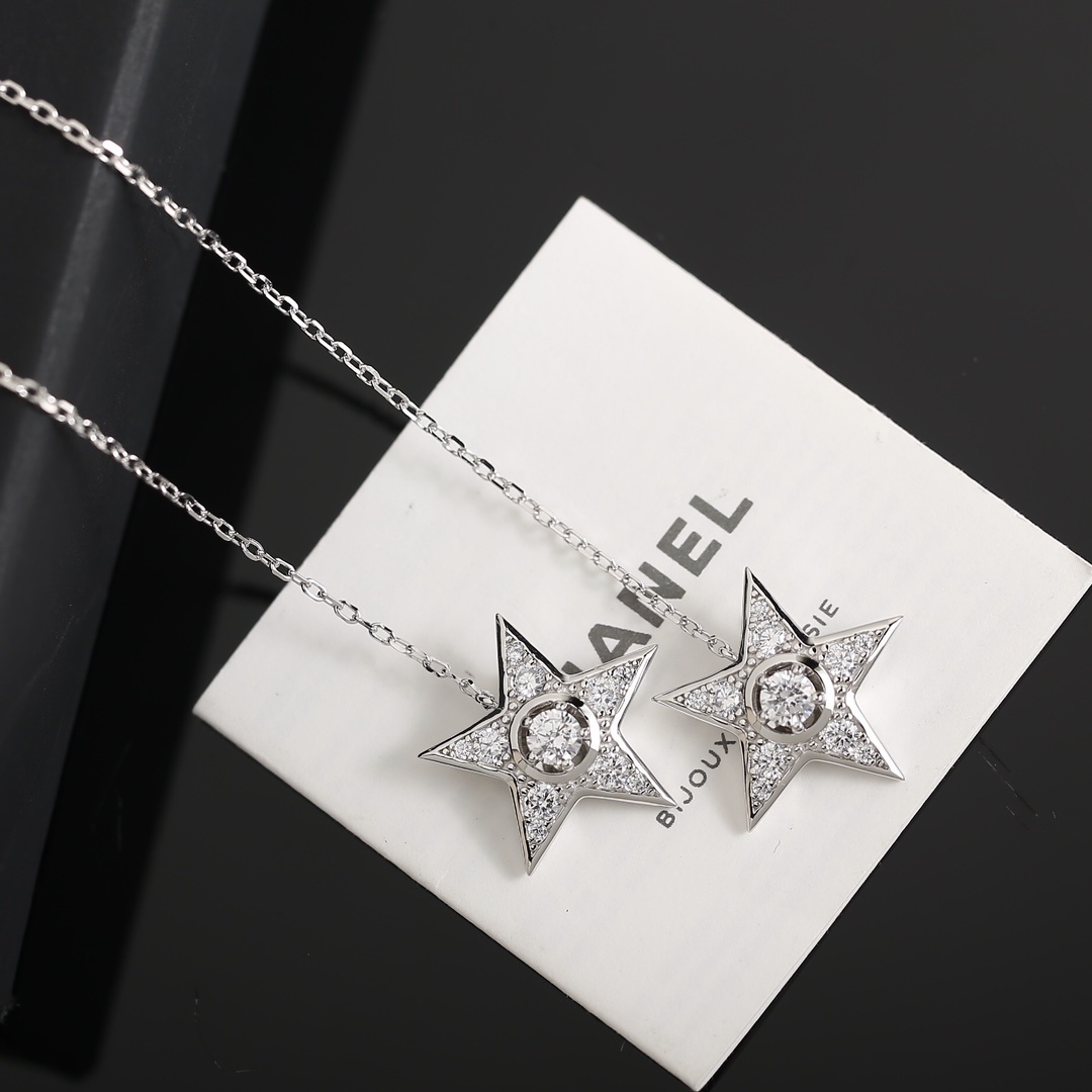 Elegant Star Pendant Double Layered Necklace with Sparkling Crystals
