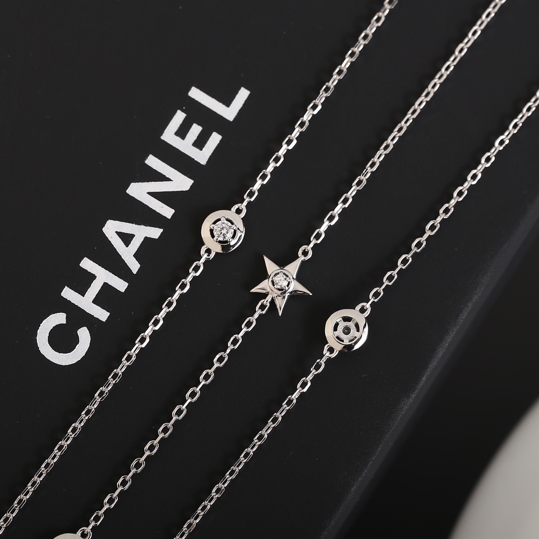 Elegant Star Pendant Double Layered Necklace with Sparkling Crystals