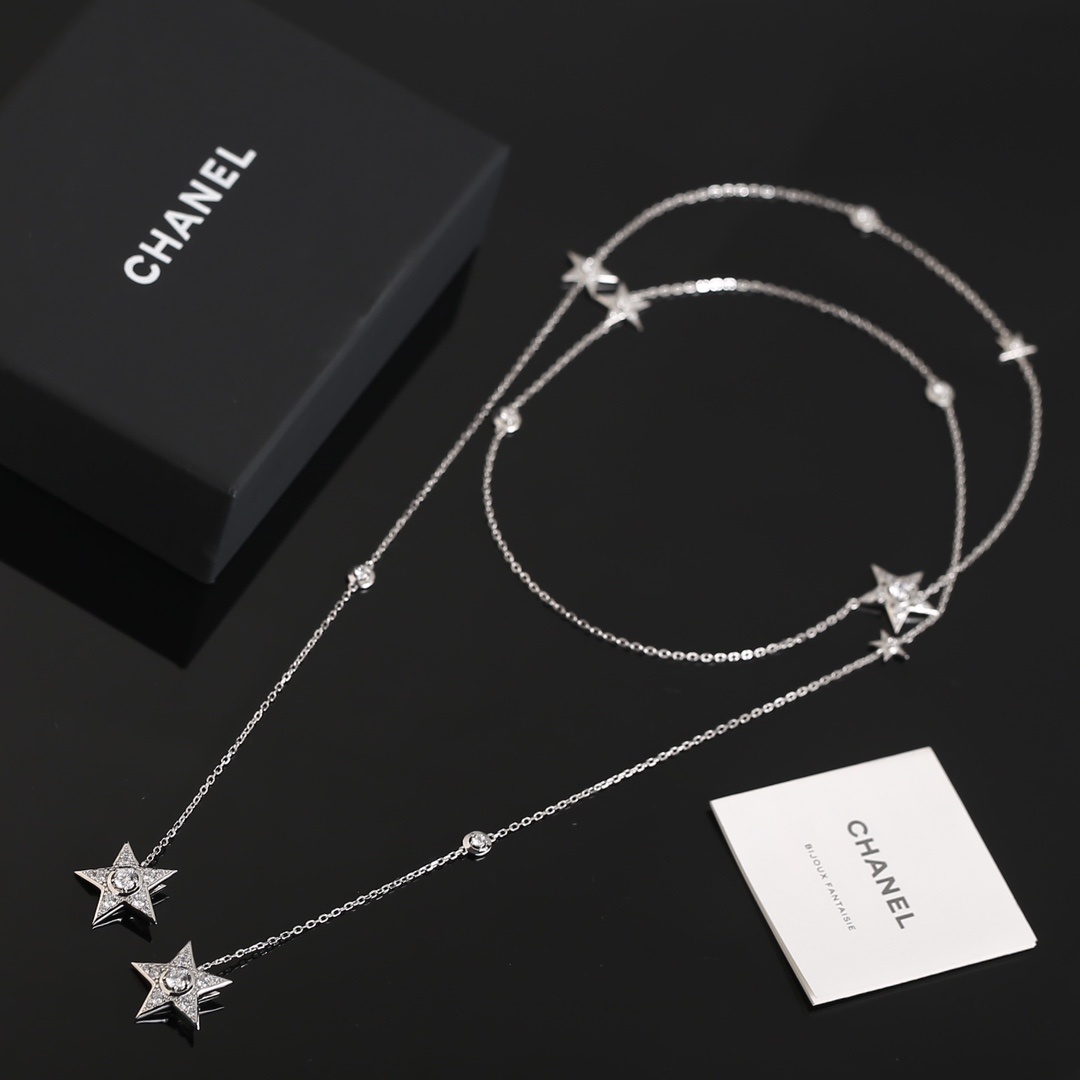 Elegant Star Pendant Double Layered Necklace with Sparkling Crystals