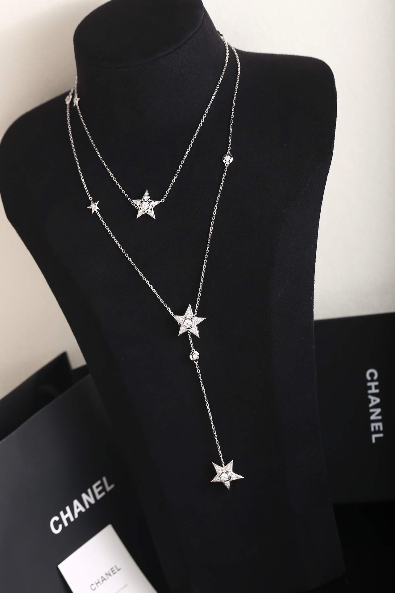 Elegant Star Pendant Double Layered Necklace with Sparkling Crystals