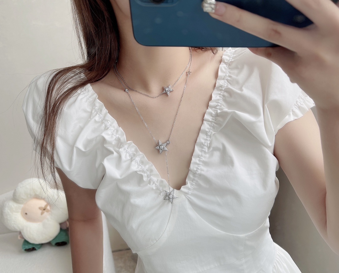 Elegant Star Pendant Double Layered Necklace with Sparkling Crystals