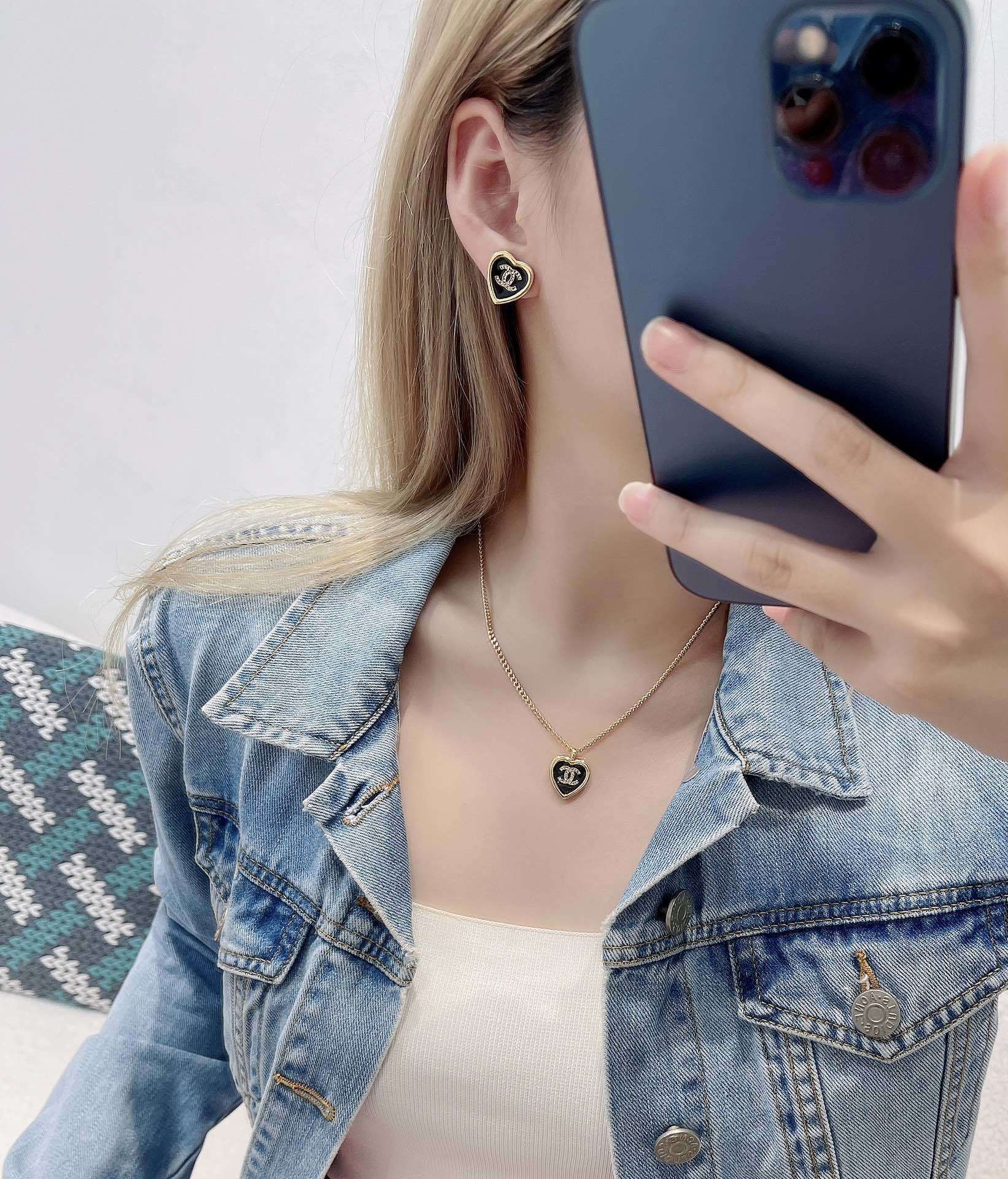 Chanel Luxury Gold & Black Heart Crystal CC Necklace & Earrings Set