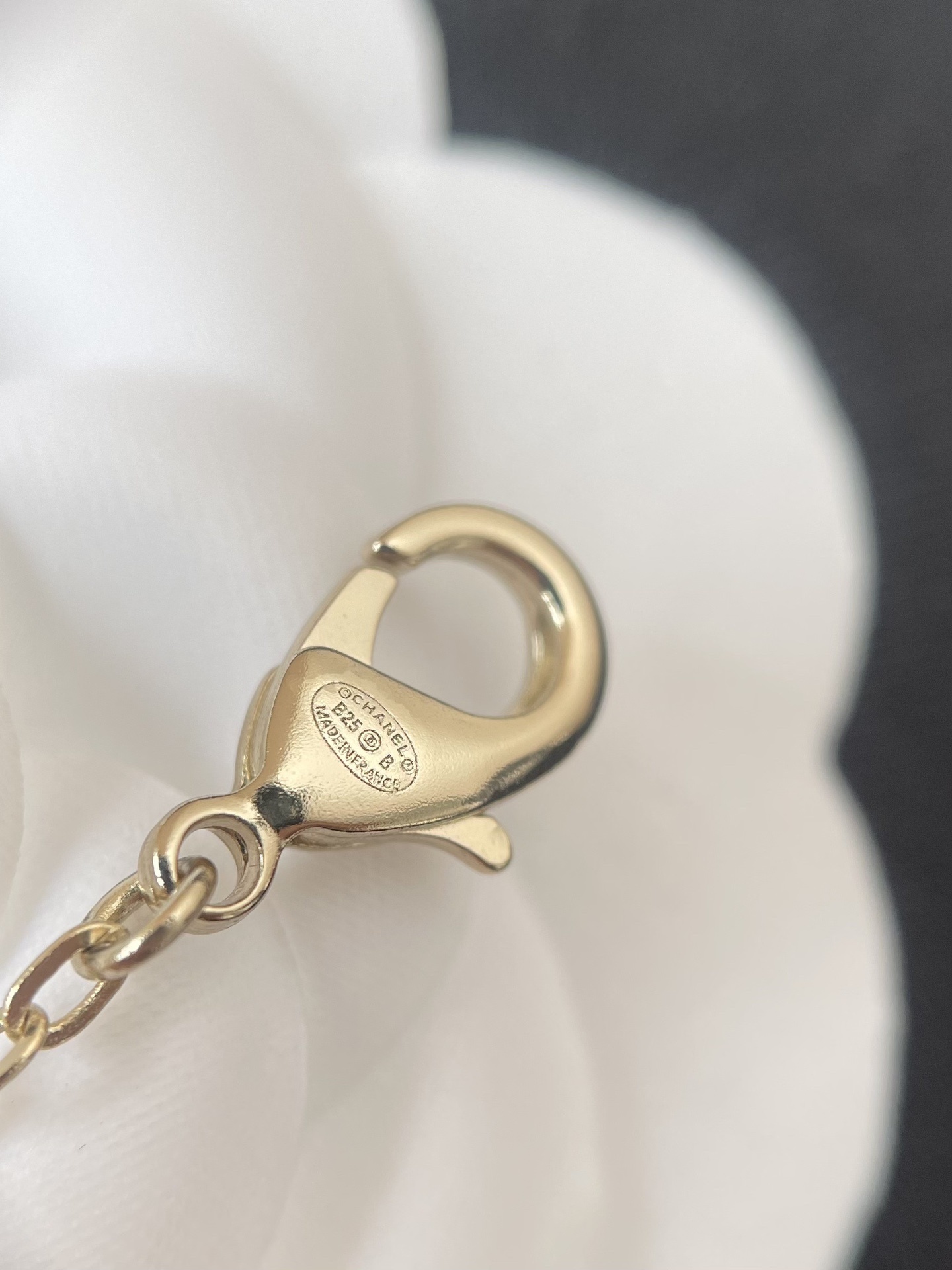 Luxury Double-Layer Gold Necklace with Pearls and Crystal CC Logo