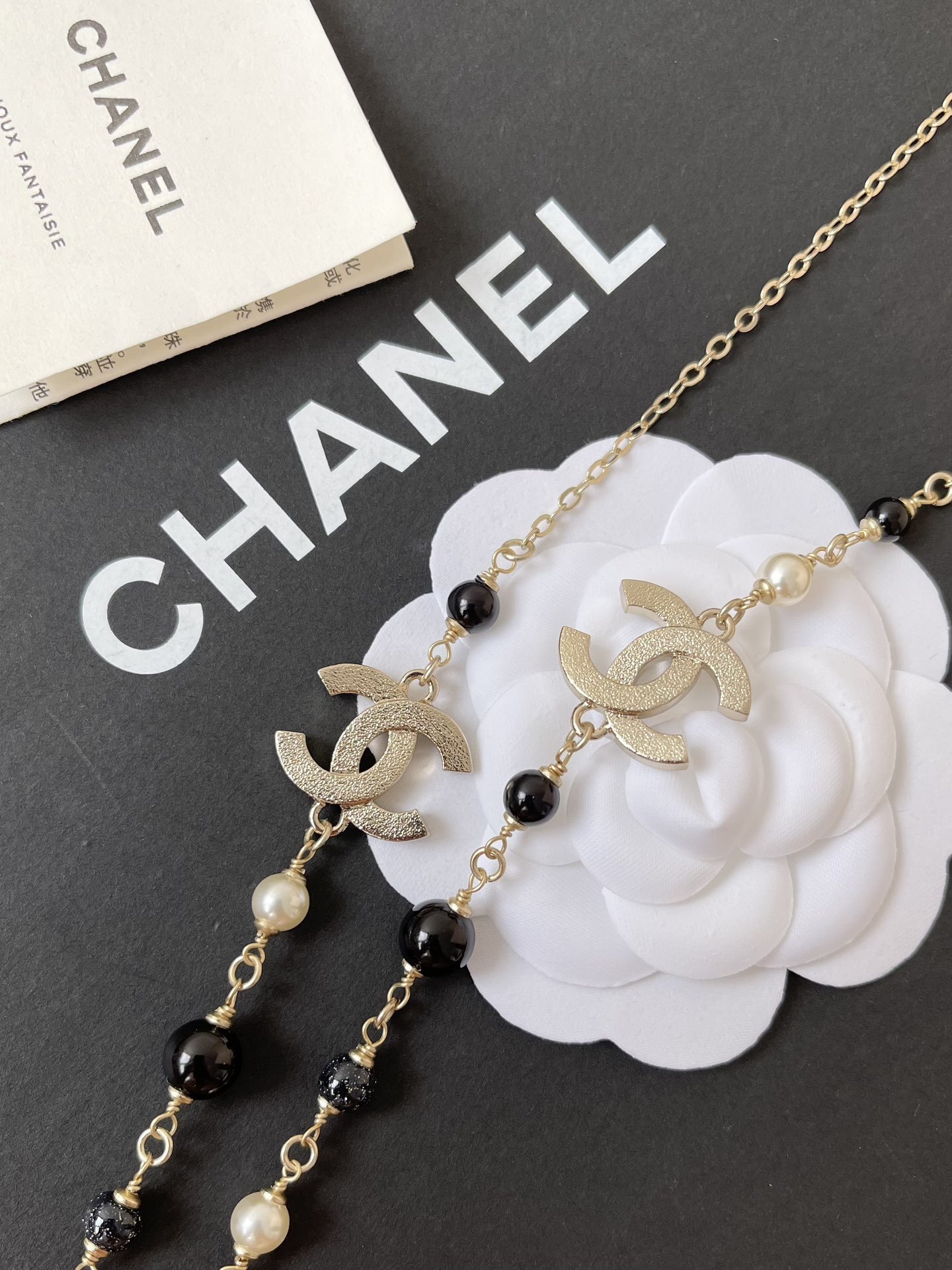 Luxury Double-Layer Gold Necklace with Pearls and Crystal CC Logo