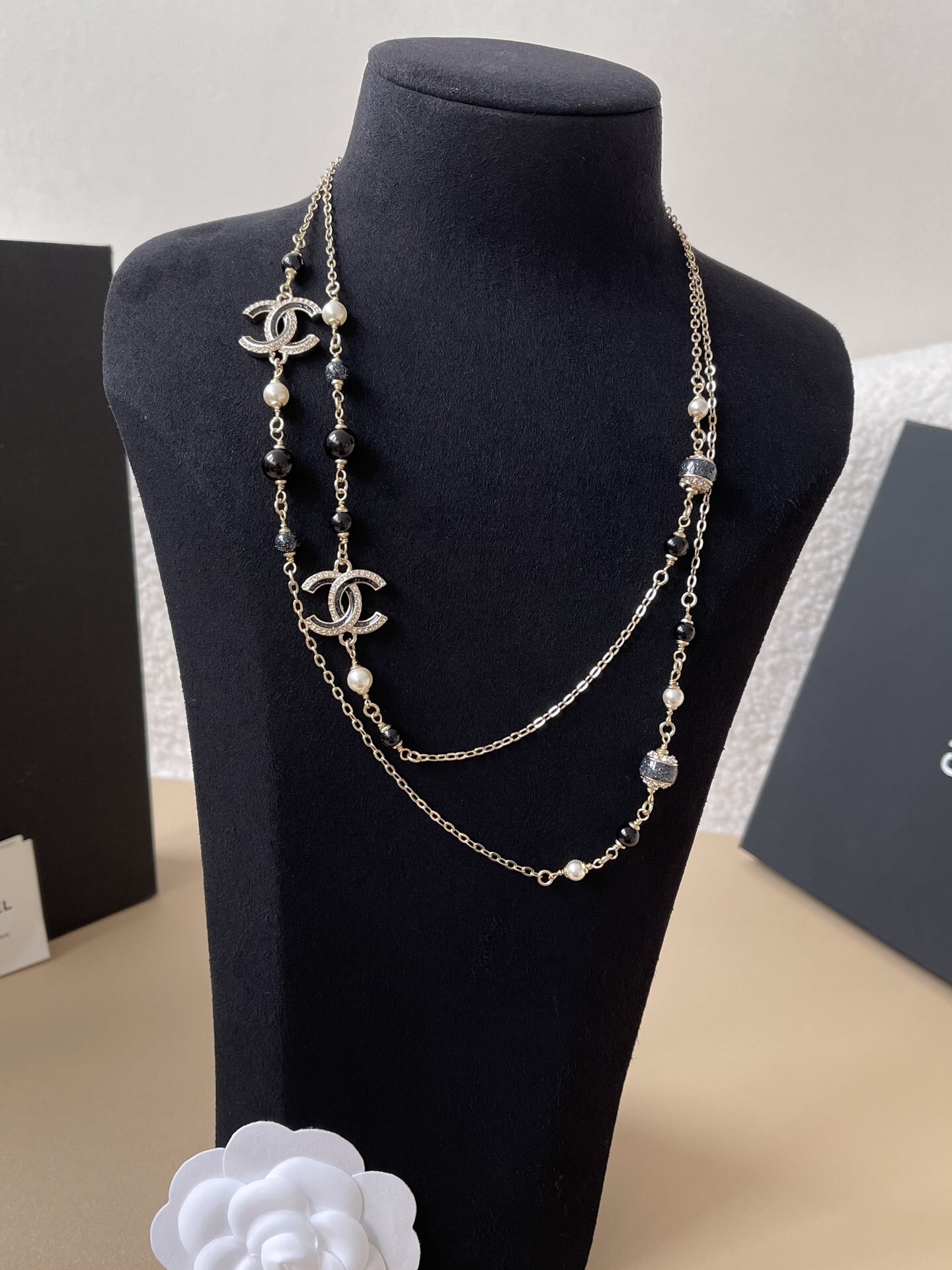 Luxury Double-Layer Gold Necklace with Pearls and Crystal CC Logo