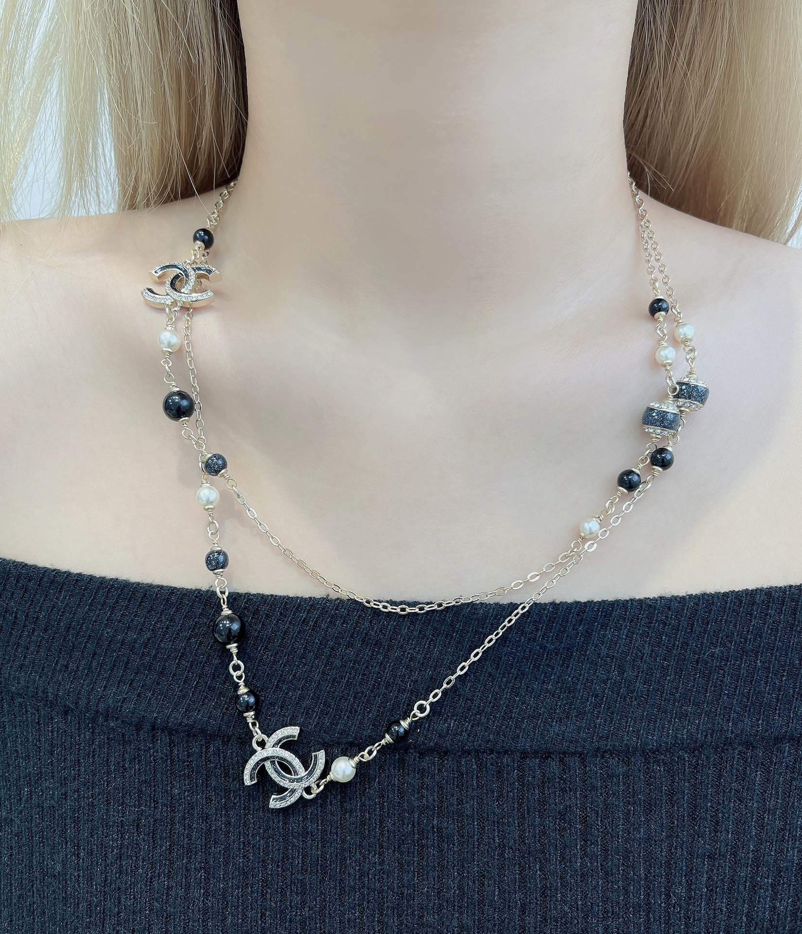 Luxury Double-Layer Gold Necklace with Pearls and Crystal CC Logo