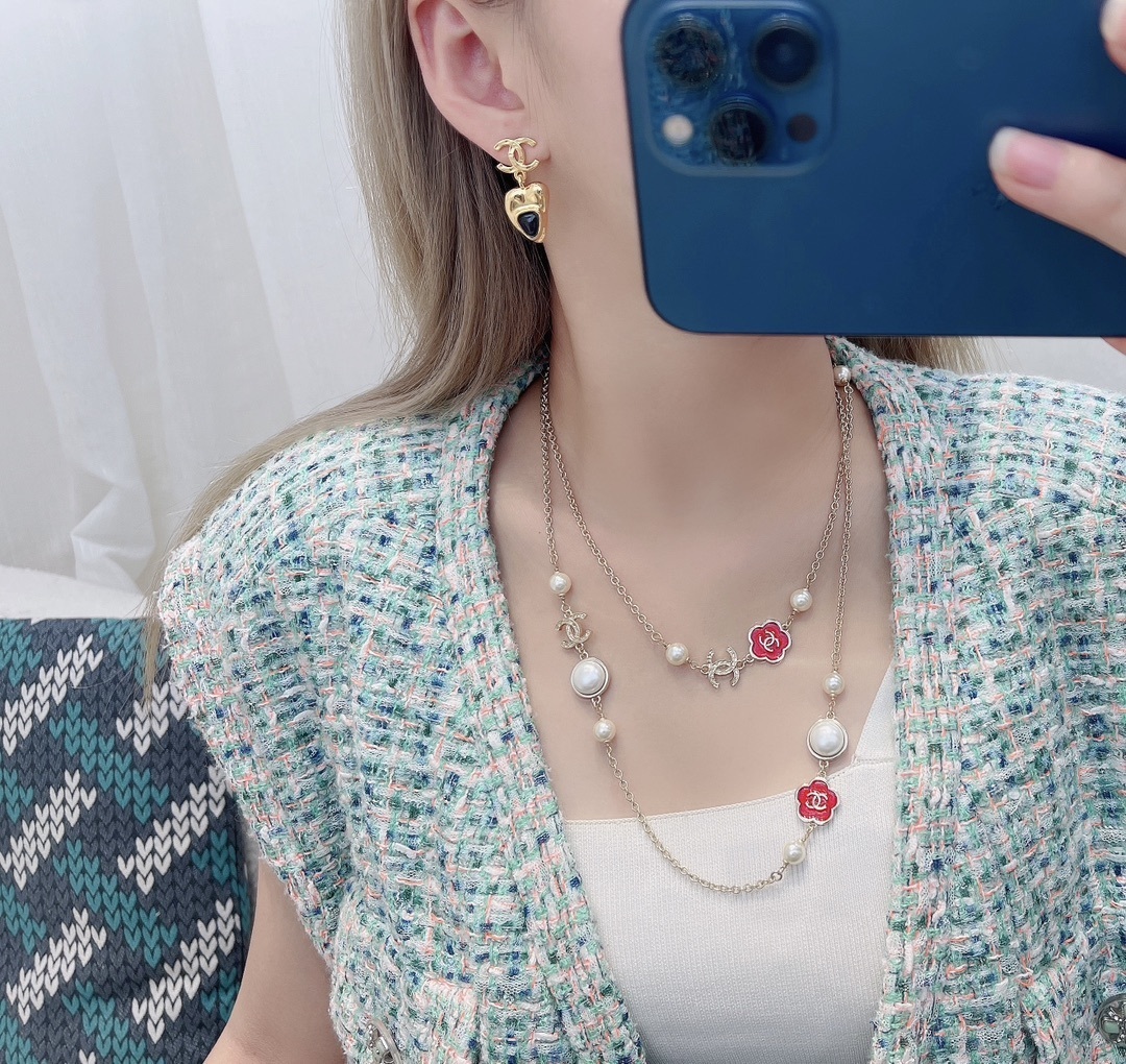 Chanel 2024/25 Metiers d'Art Long Necklace - Gold, Pearl & Camellia